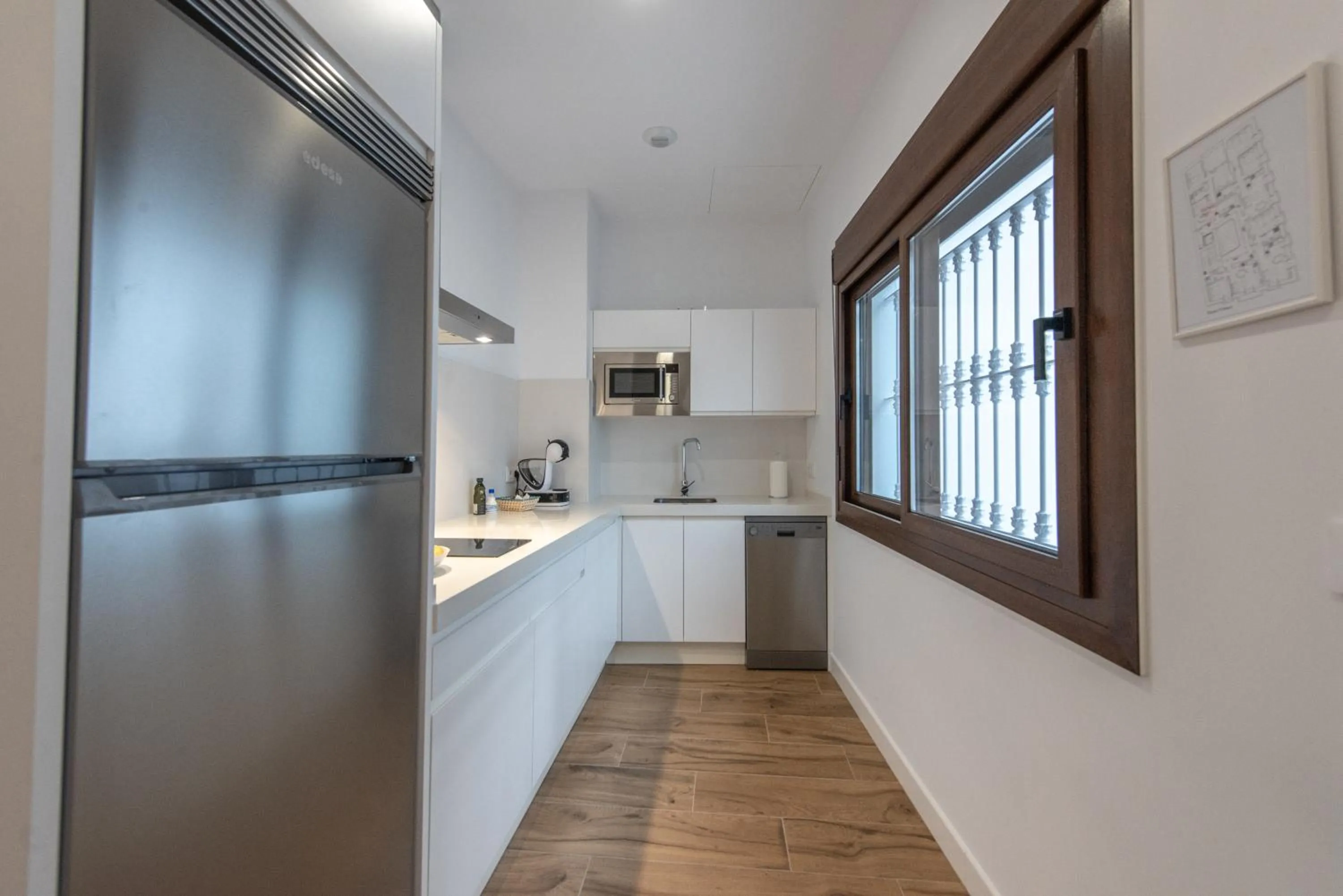 Kitchen or kitchenette in Apartamentos Santa María 15