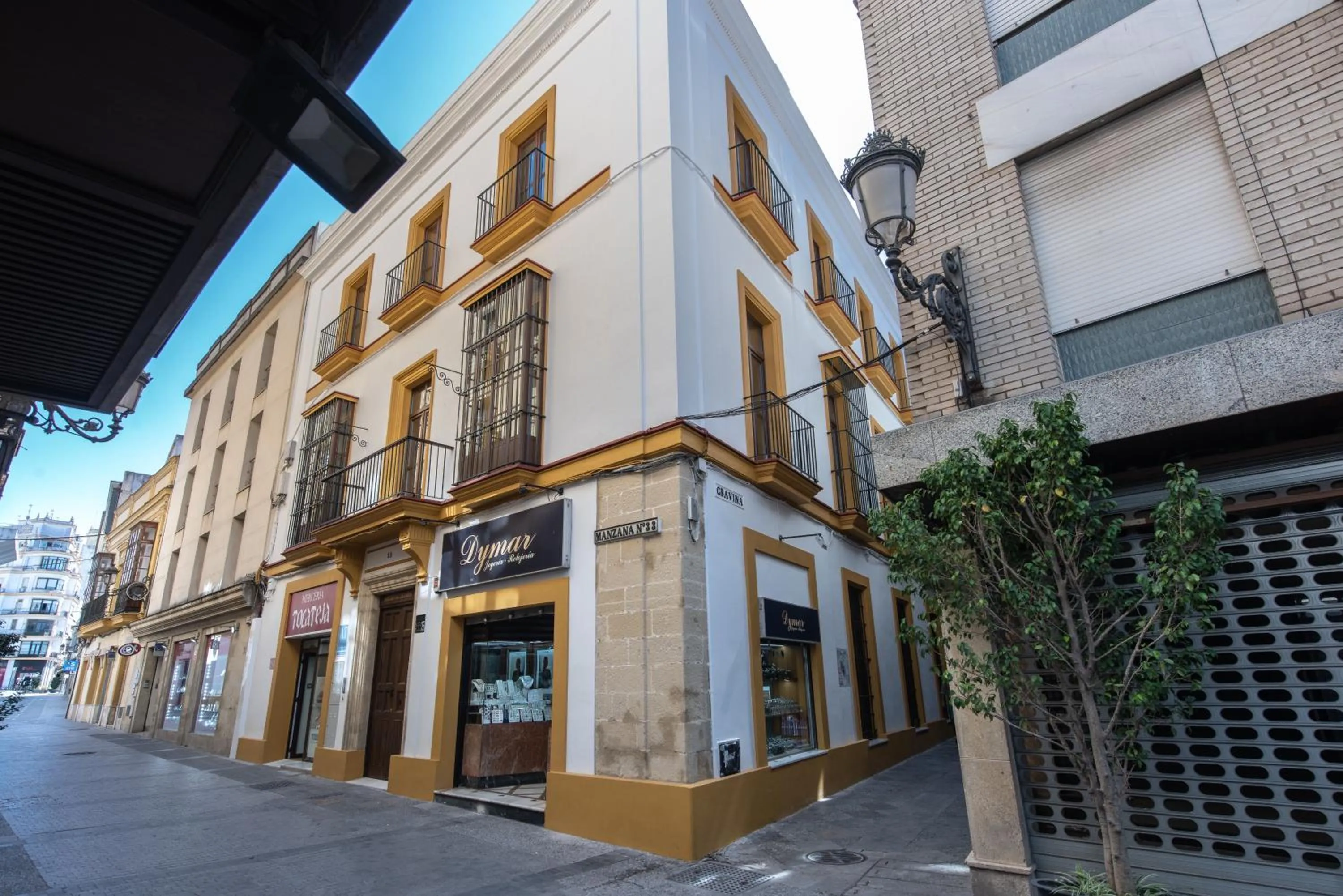 Facade/entrance in Apartamentos Santa María 15