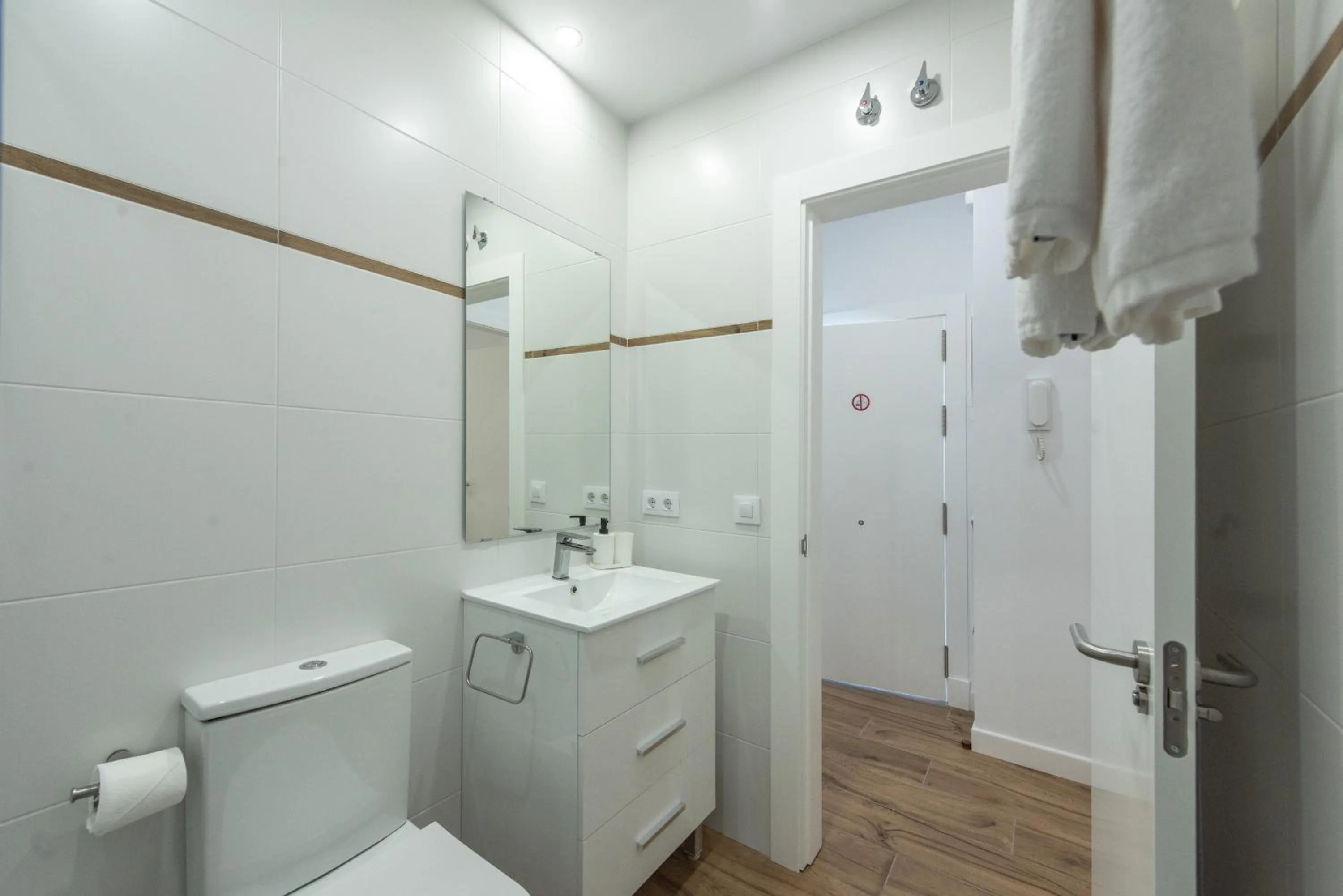 Bathroom in Apartamentos Santa María 15