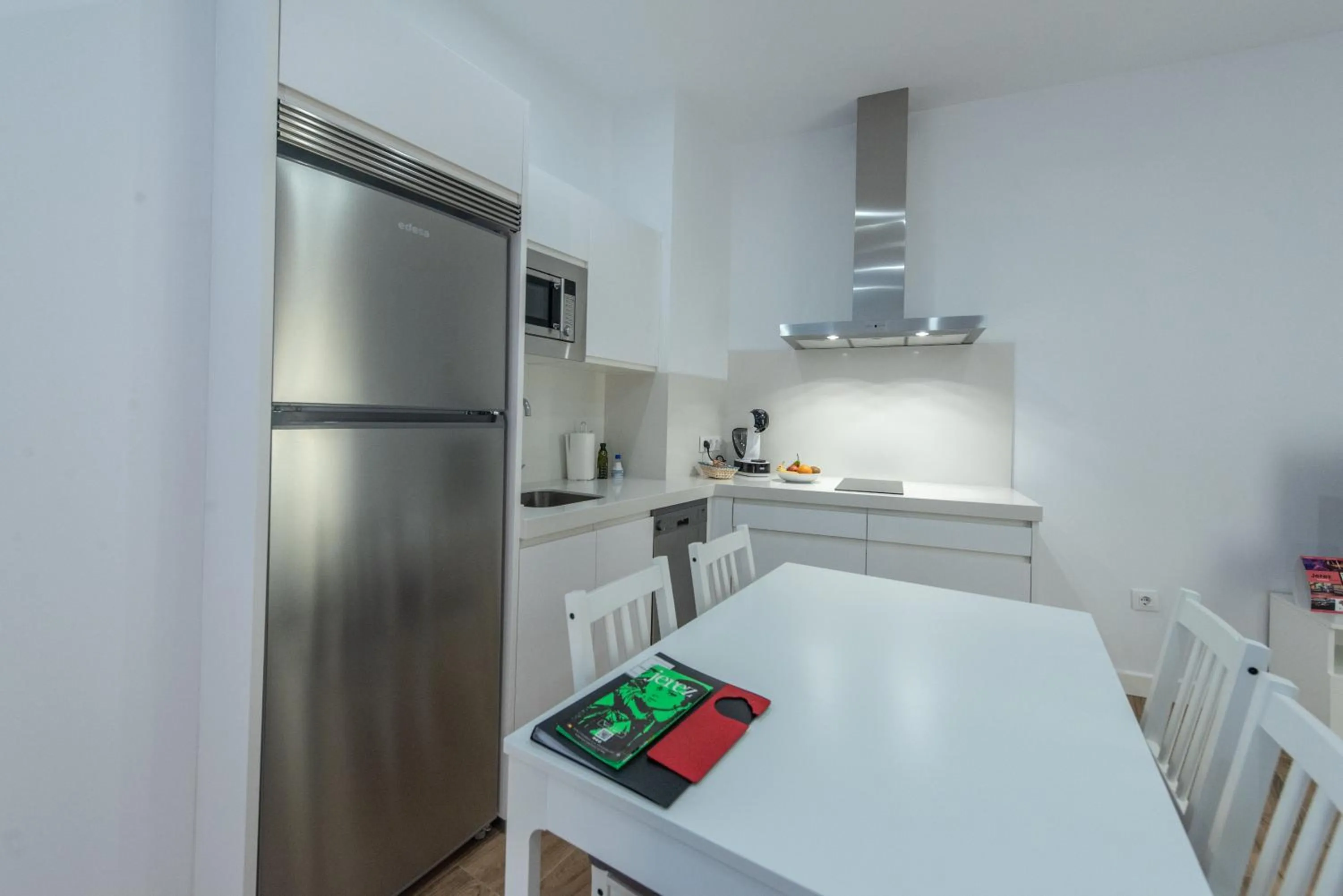 Kitchen or kitchenette in Apartamentos Santa María 15