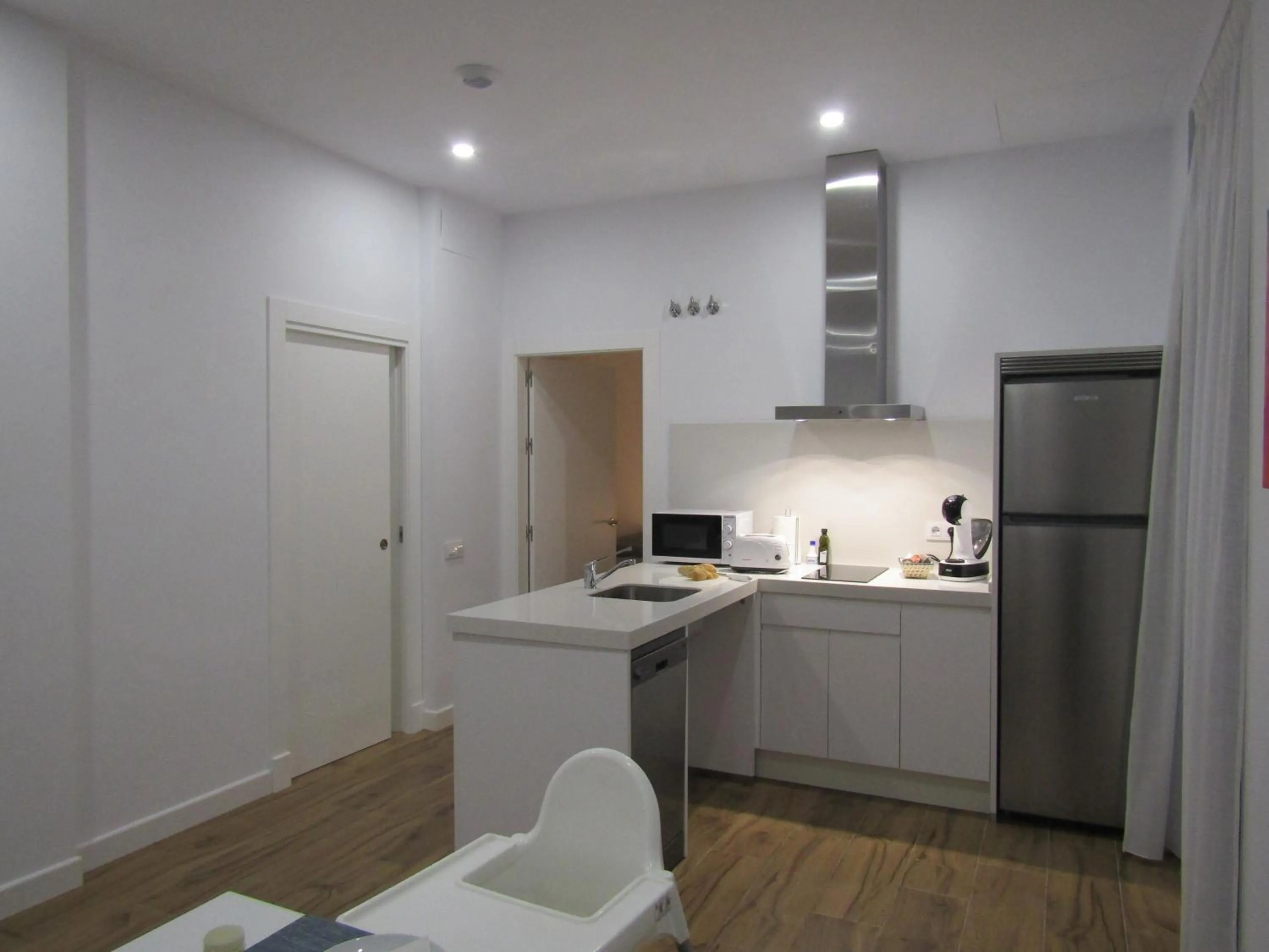 Kitchen or kitchenette in Apartamentos Santa María 15