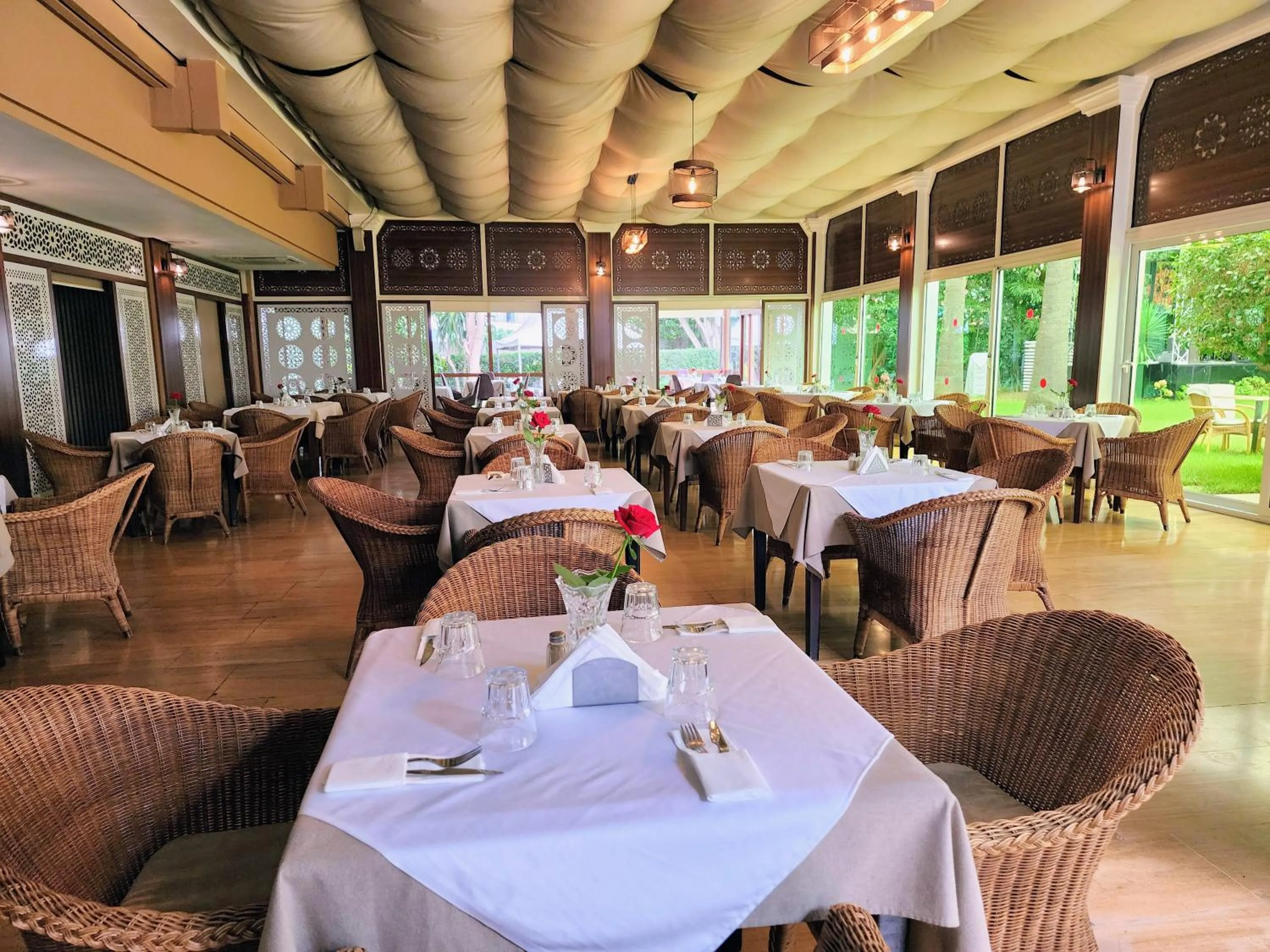 Restaurant/places to eat in El Oumnia Puerto & Spa