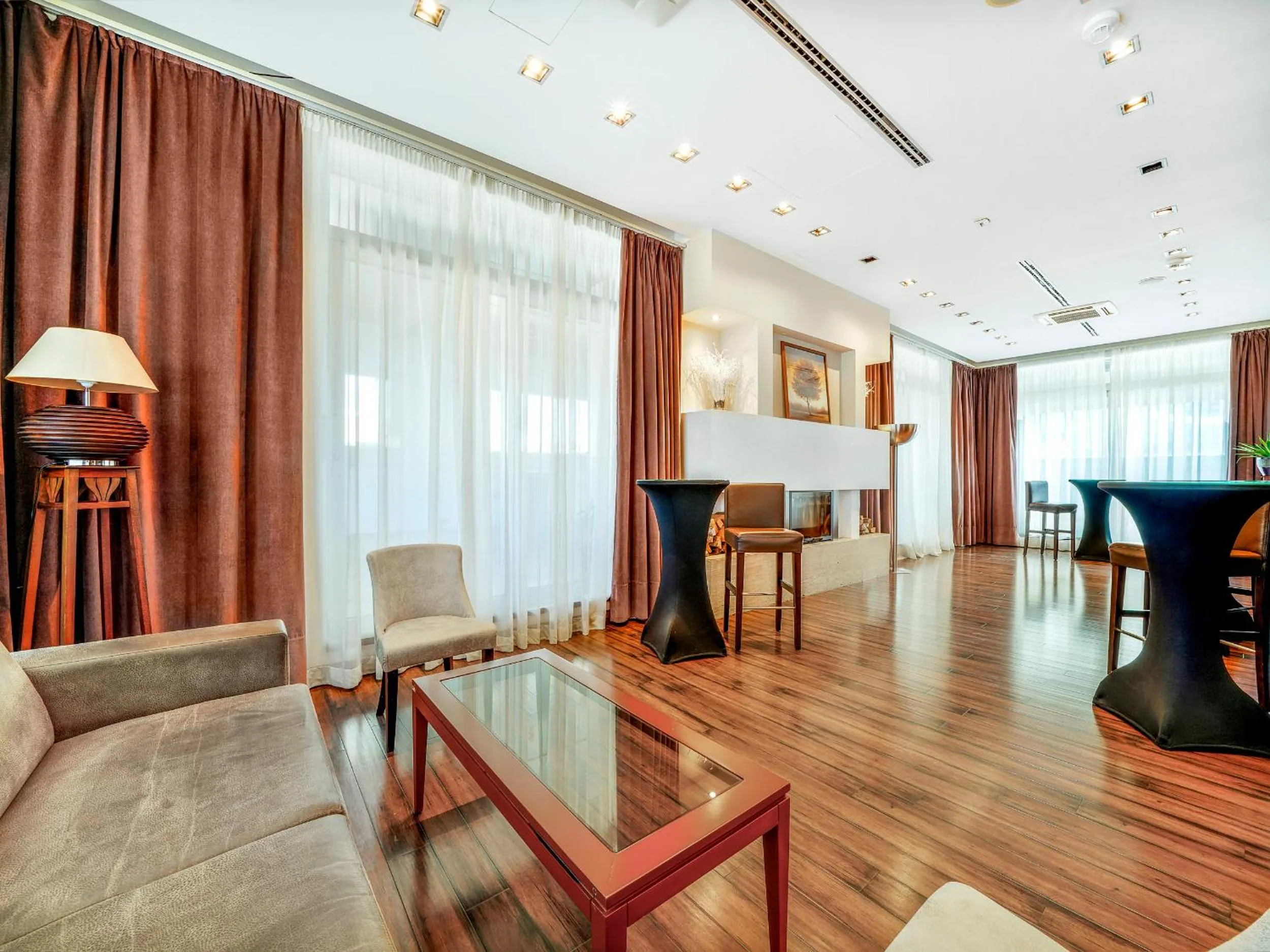 Seating area in IN Hotel Beograd