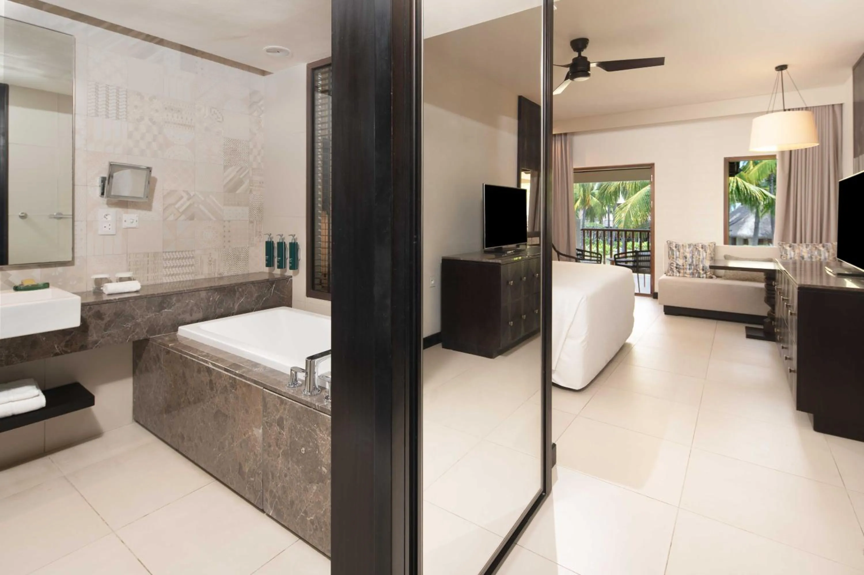 Bathroom, Bed in Hilton Mauritius Resort & Spa