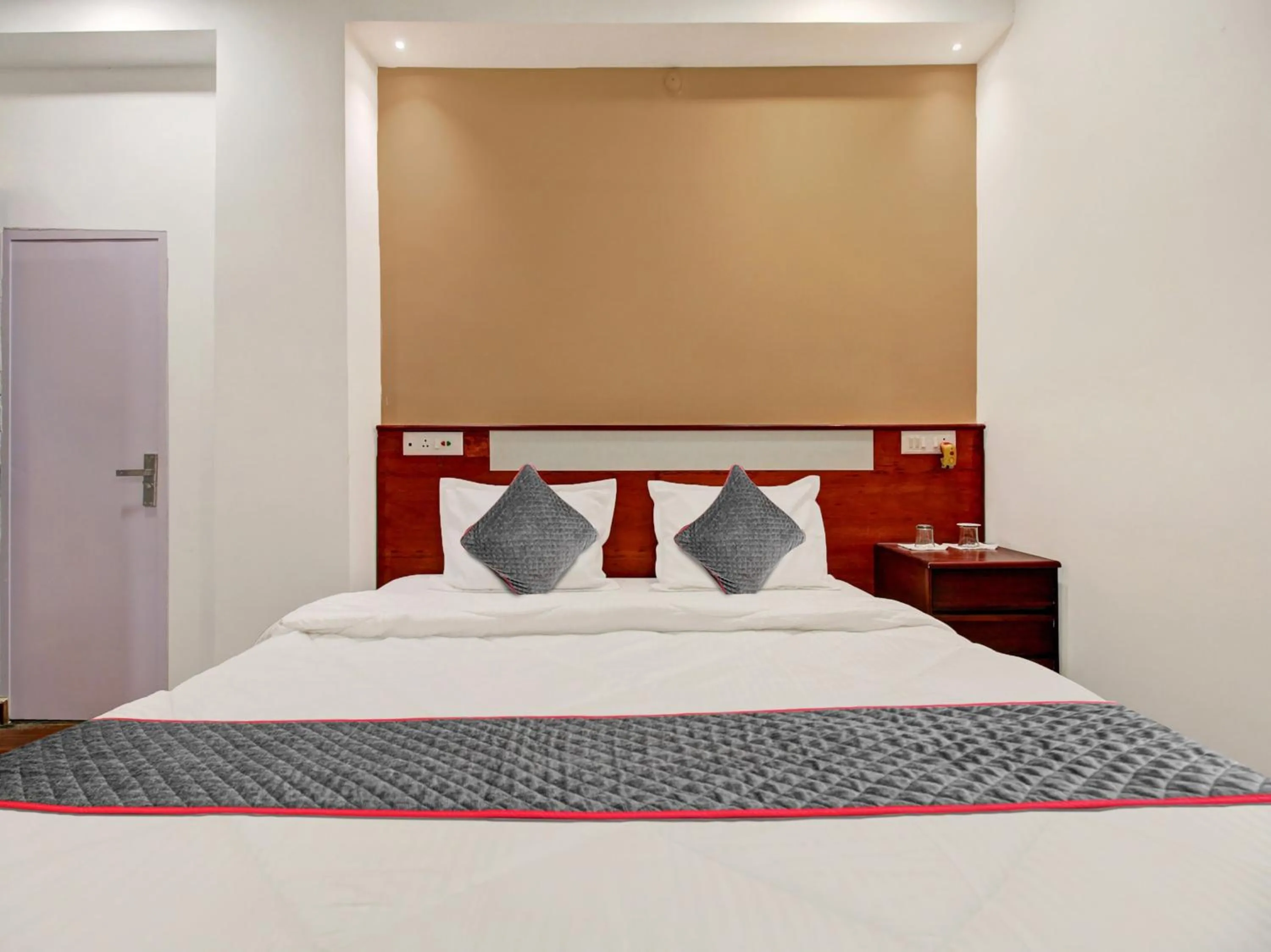 Facade/entrance, Bed in Palette - Hotel Saket Greens