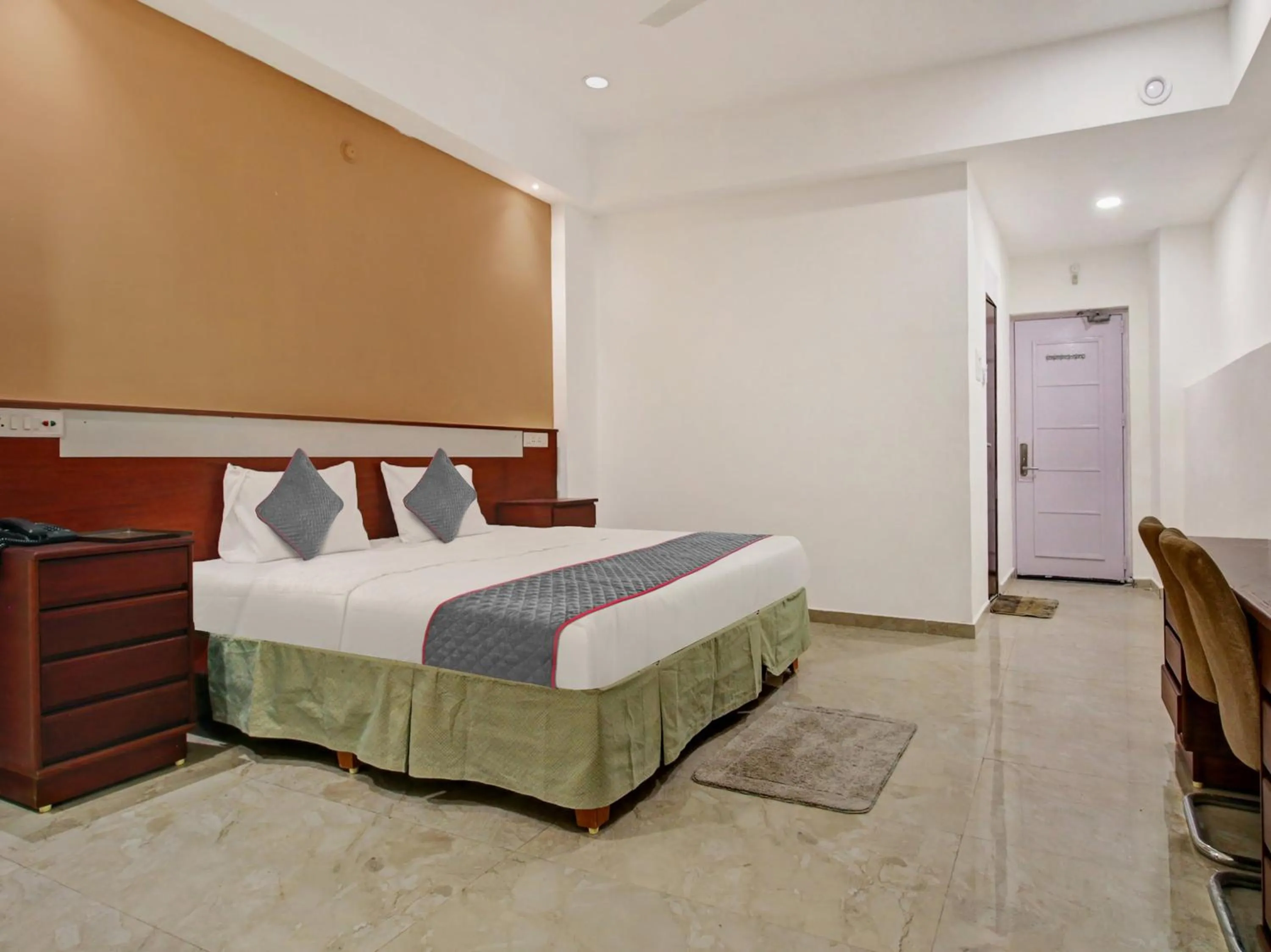 Bedroom, Bed in Palette - Hotel Saket Greens