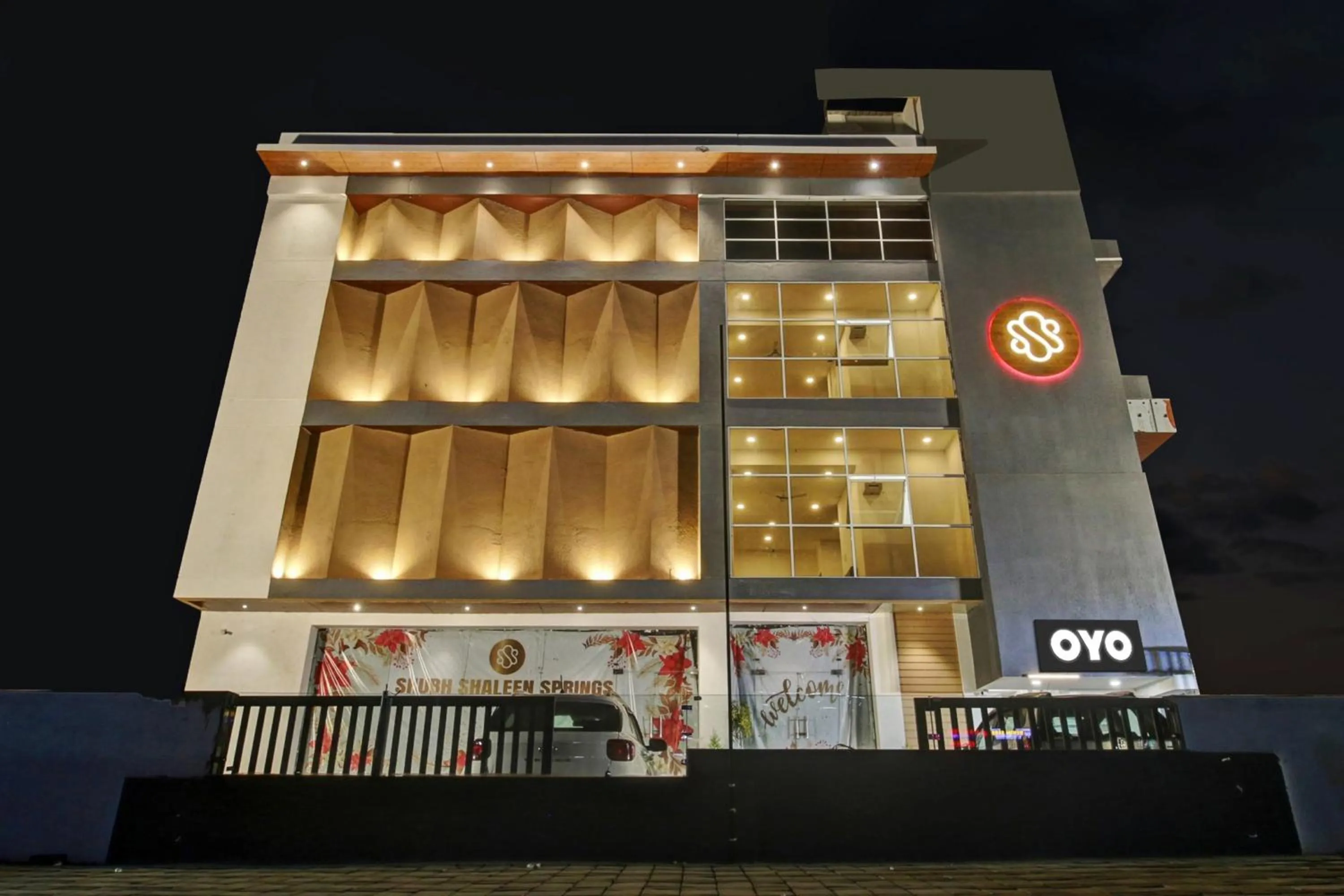 Palette - Hotel Saket Greens