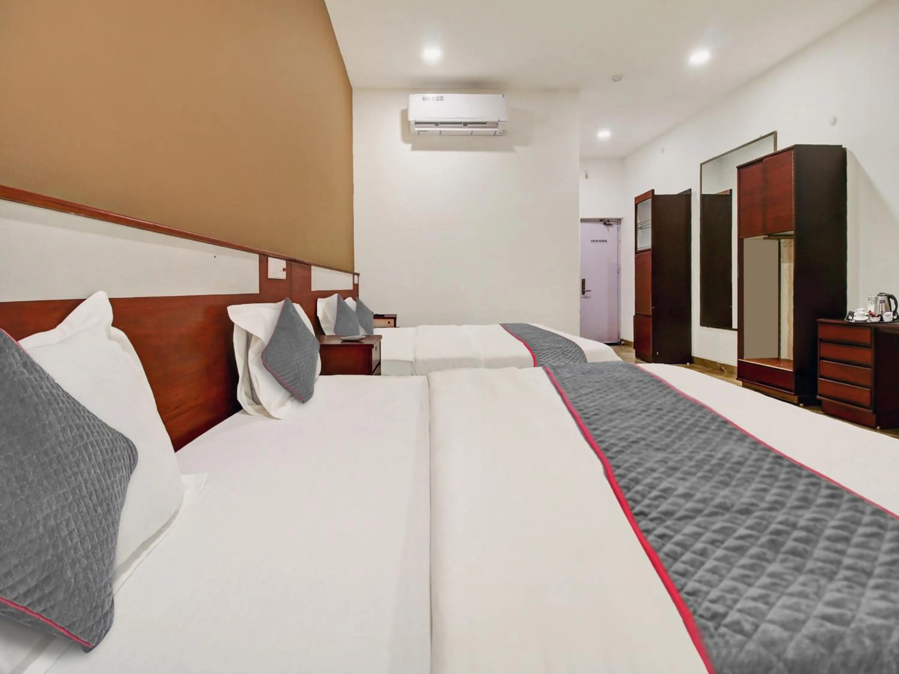 Bedroom, Bed in Palette - Hotel Saket Greens