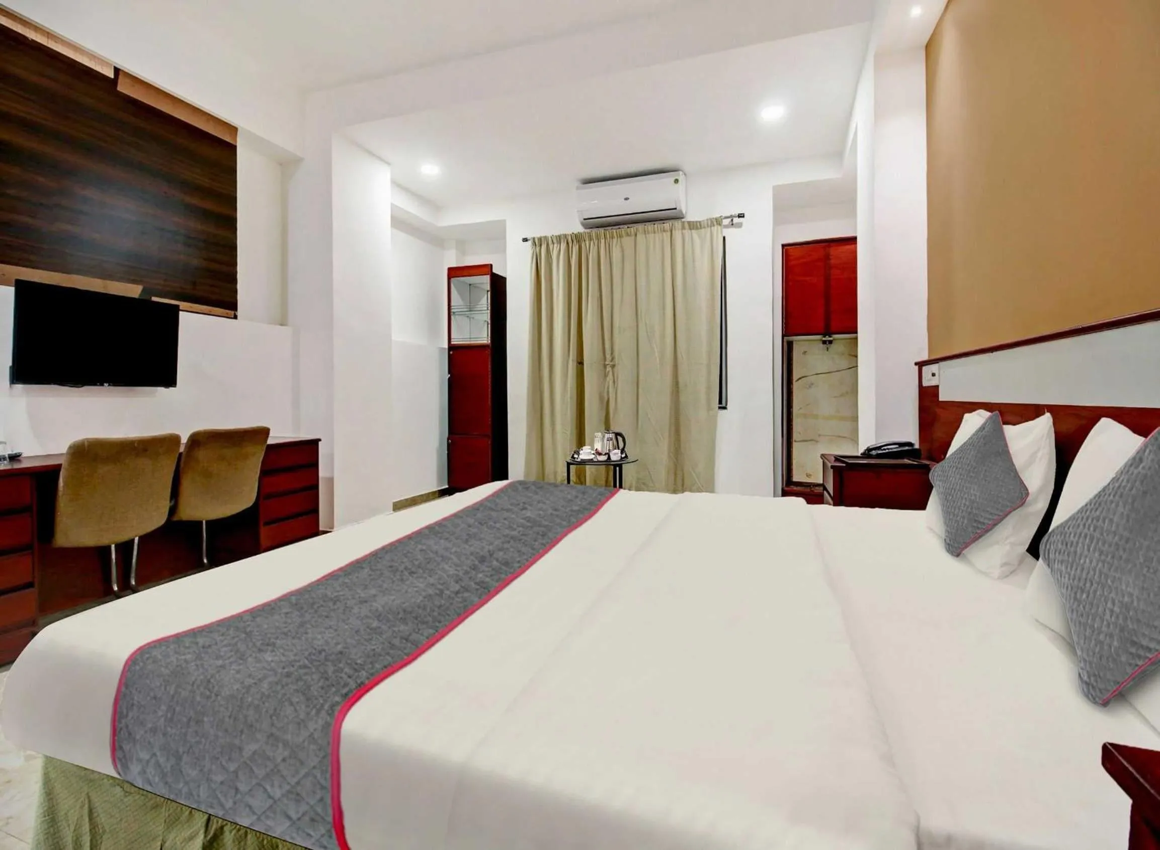 Bedroom, Bed in Palette - Hotel Saket Greens