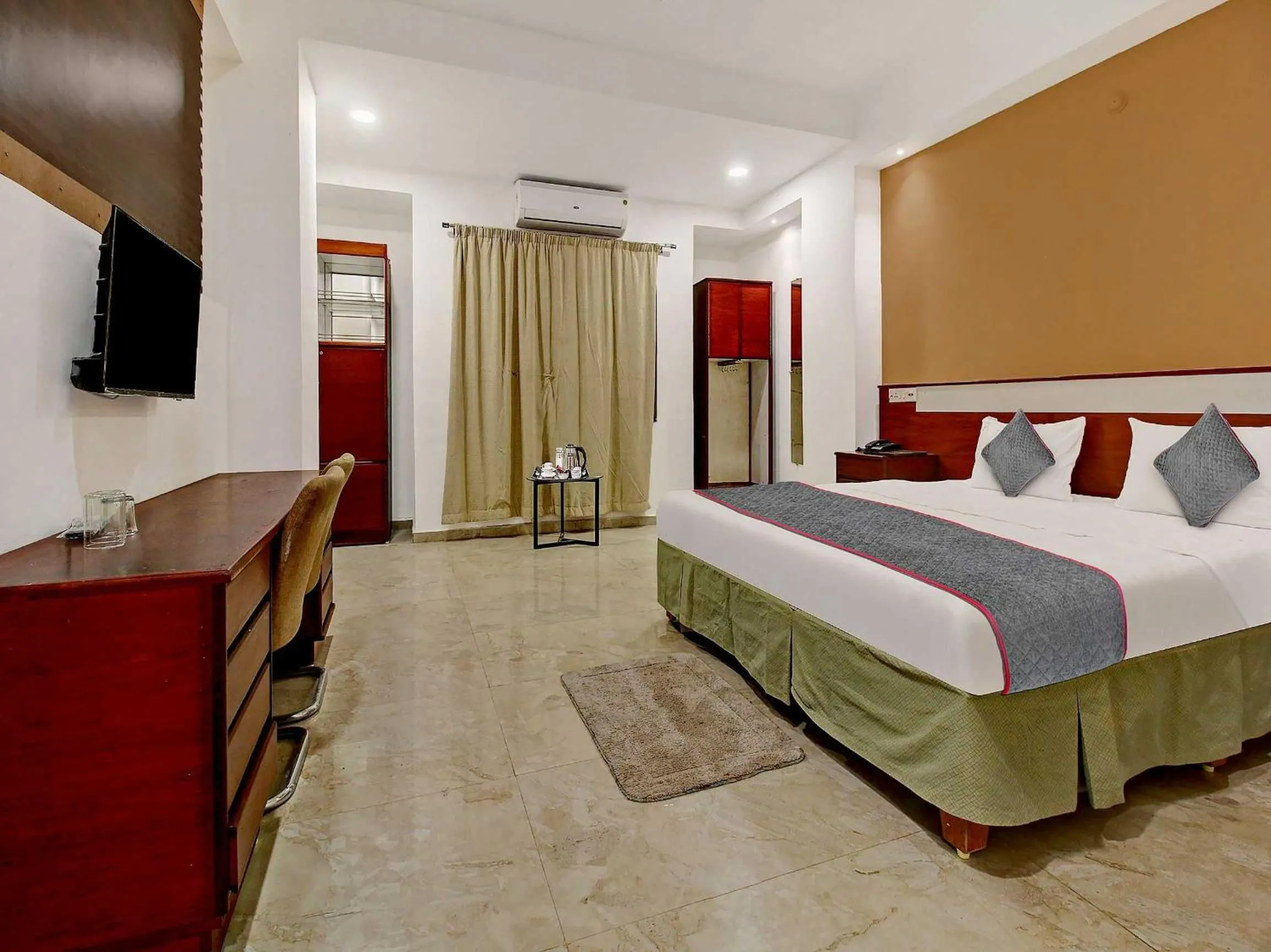 Bedroom, Bed in Palette - Hotel Saket Greens