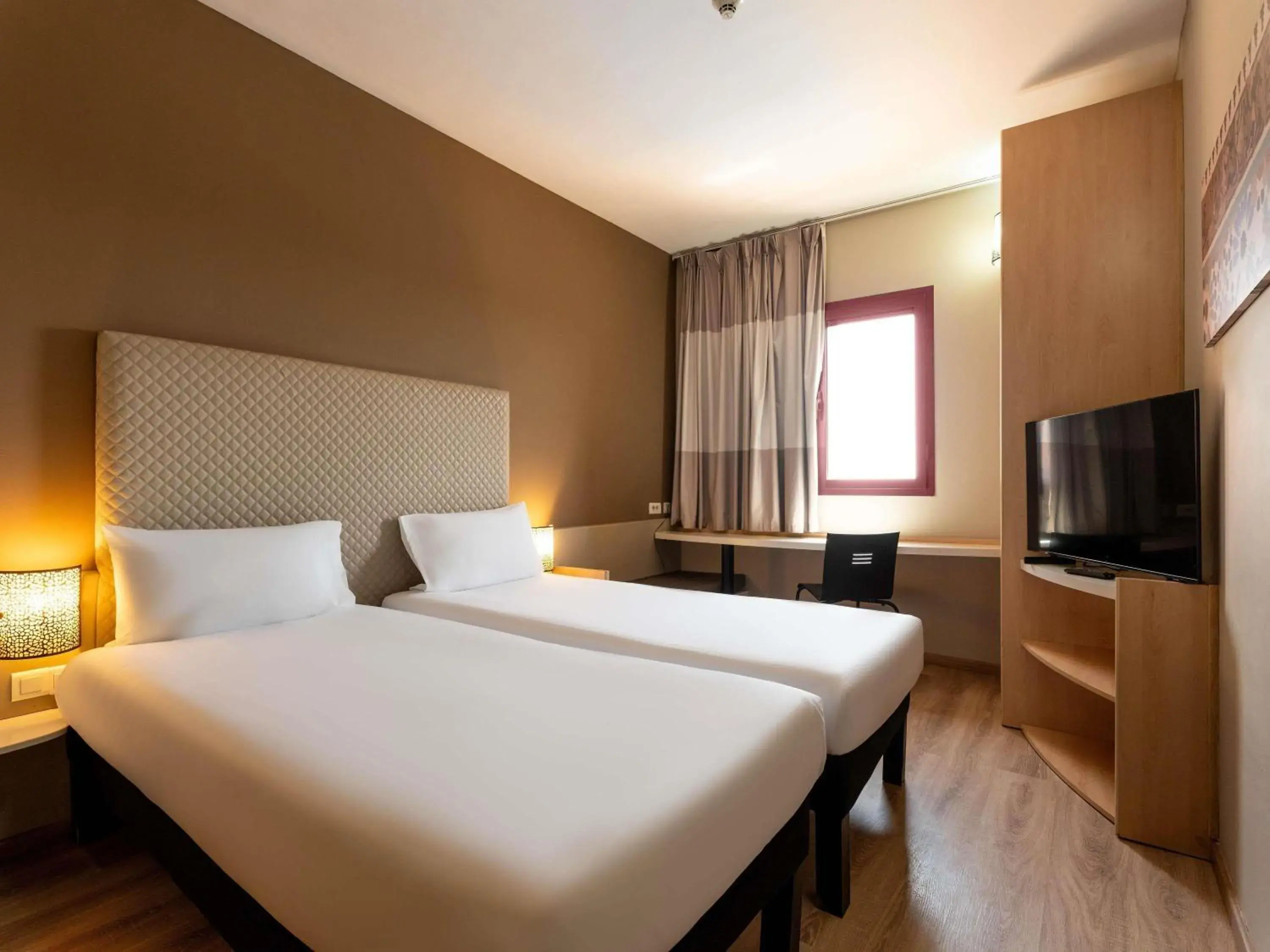 Standard Twin Room with Mountain View in Ibis Ouarzazate Centre Standard Twin Room with Mountain View in Ibis Ouarzazate Centre