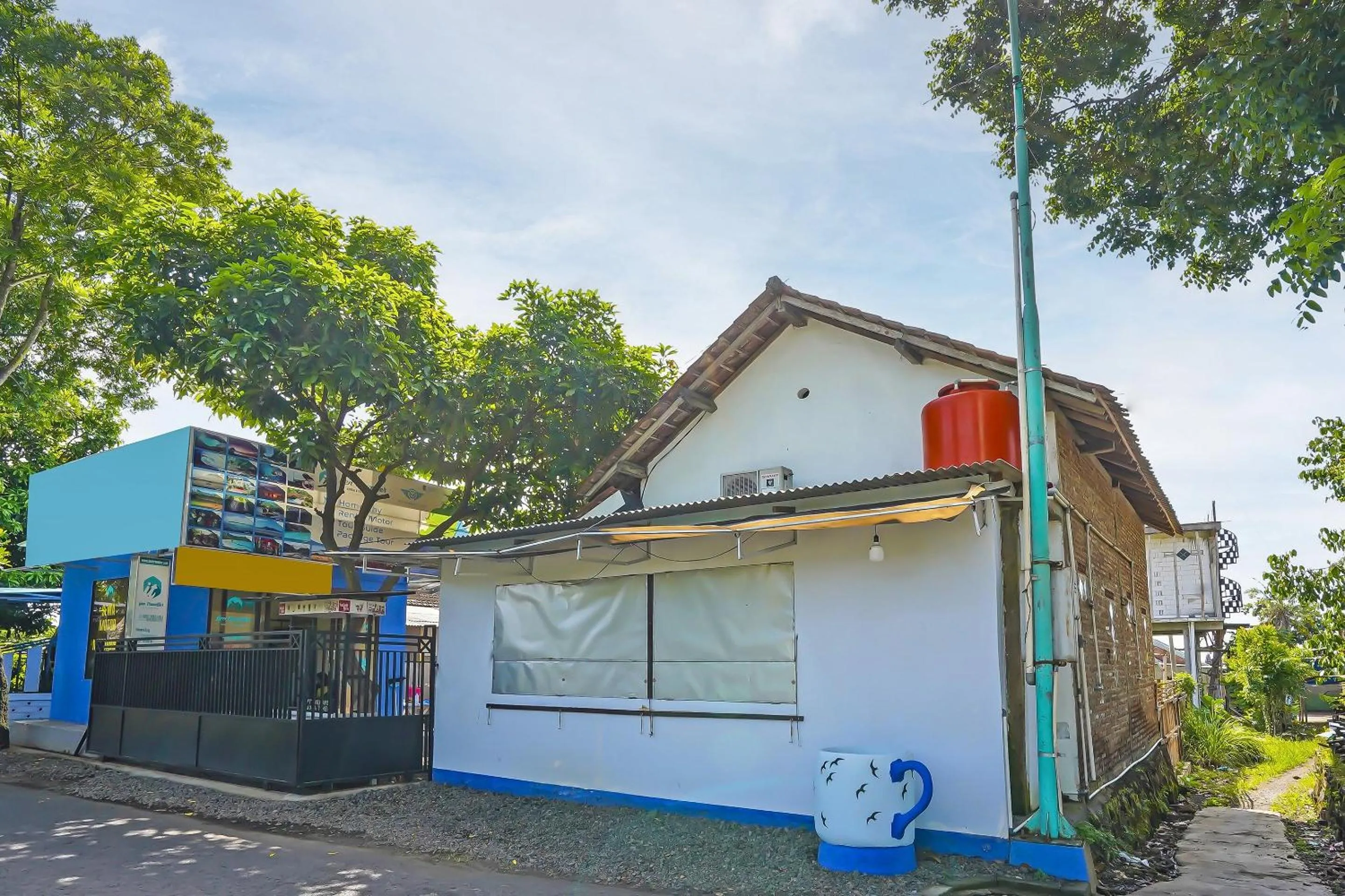Facade/entrance in Hotel O Sobat Ijen Traveller Homestay