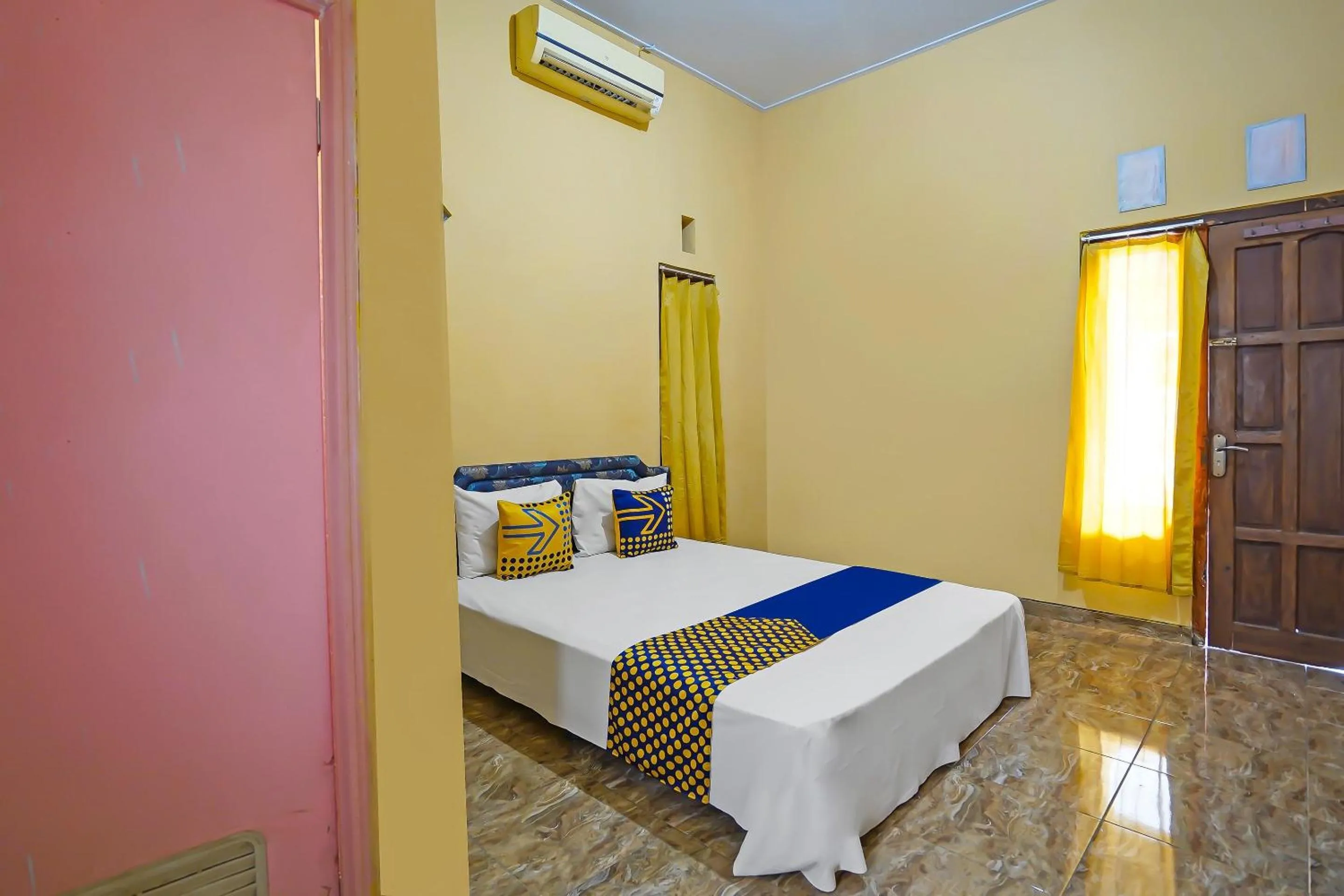 Bedroom, Bed in Hotel O Sobat Ijen Traveller Homestay