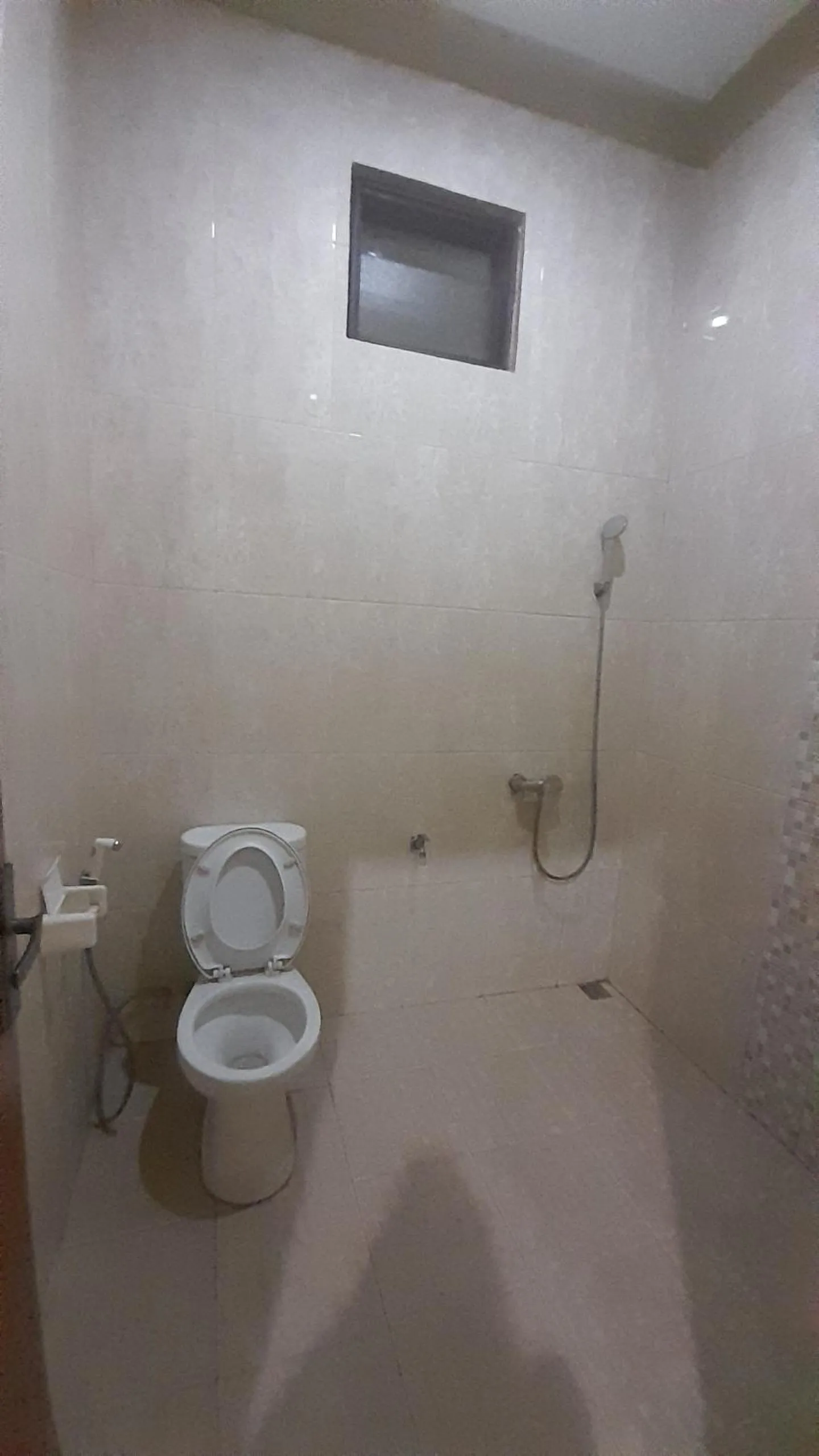 Bathroom in SPOT ON 92481 Modena Homestay Syariah Near SD Negeri