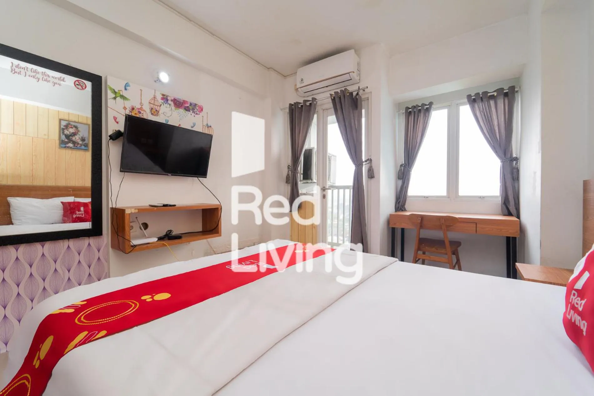 Bedroom, Bed in RedLiving Apartemen Grand Sentraland - Bangde Rooms