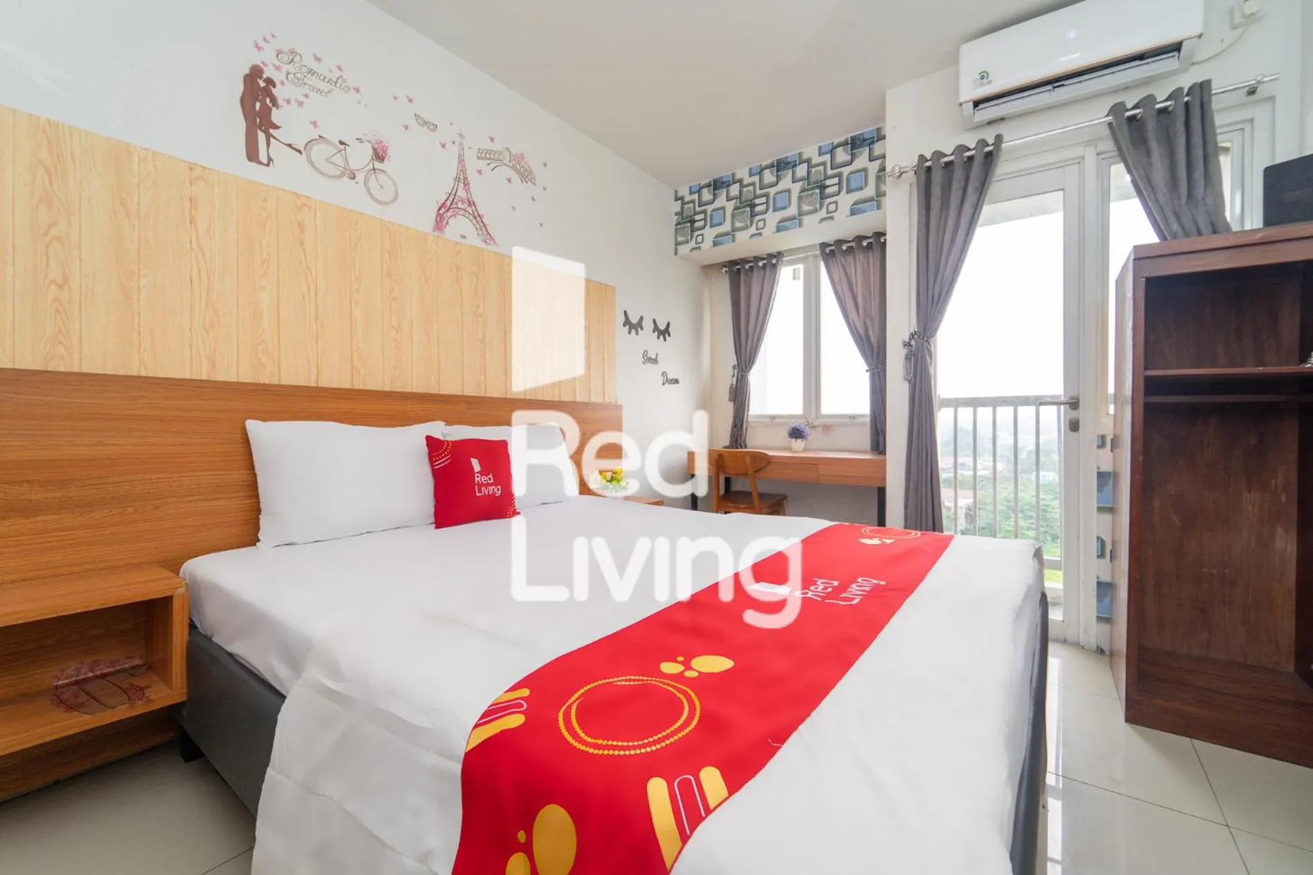 Bedroom, Bed in RedLiving Apartemen Grand Sentraland - Bangde Rooms