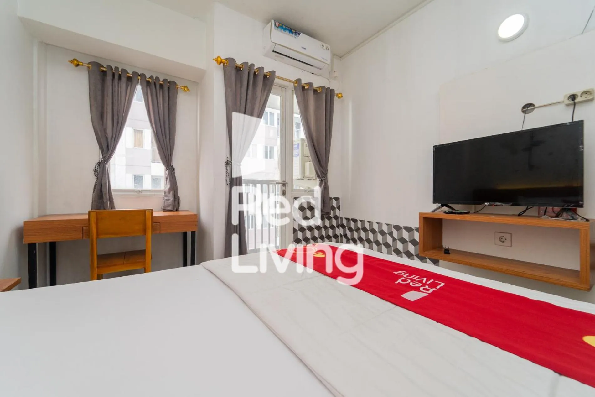 Bedroom, Bed in RedLiving Apartemen Grand Sentraland - Bangde Rooms