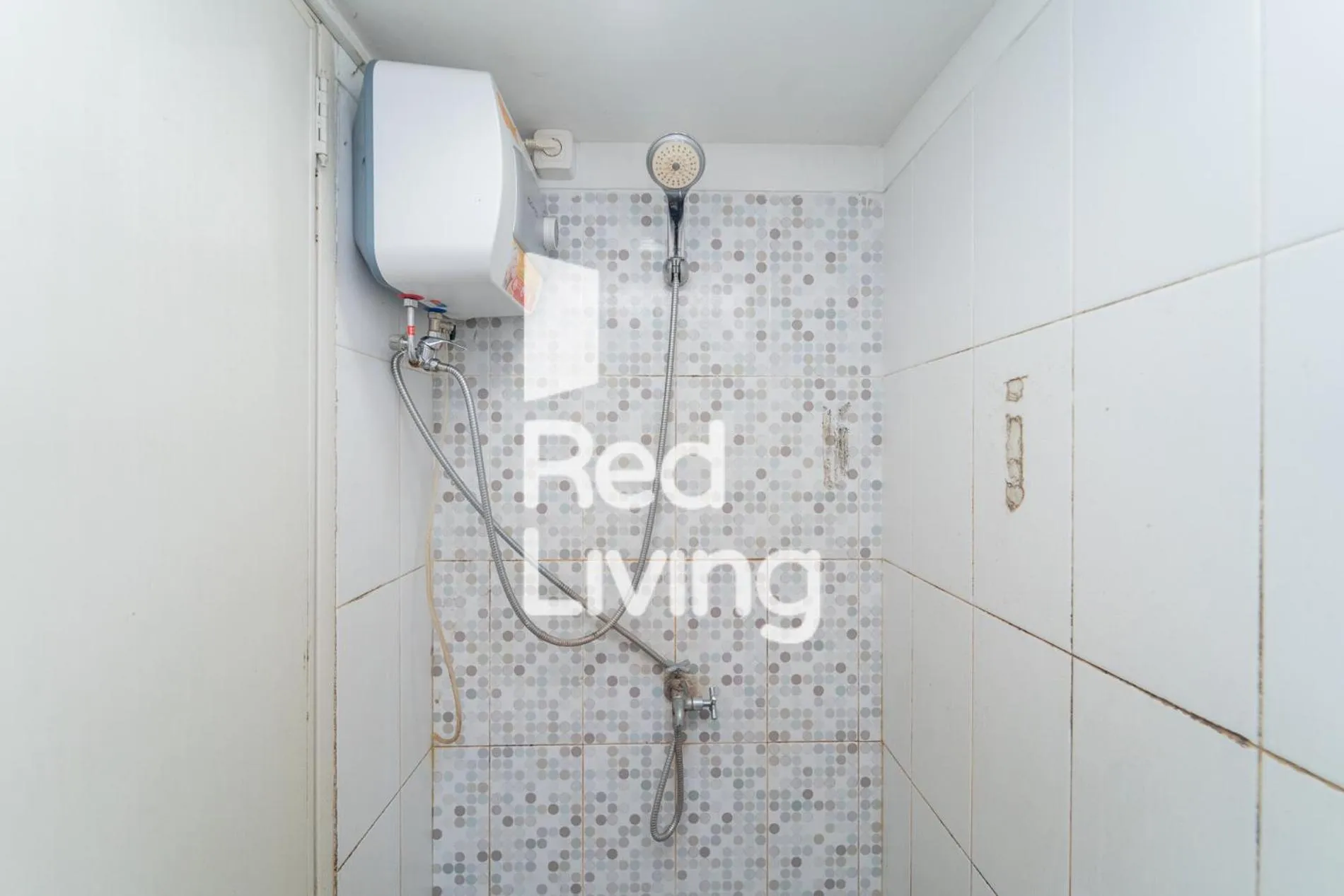 Bathroom in RedLiving Apartemen Grand Sentraland - Bangde Rooms
