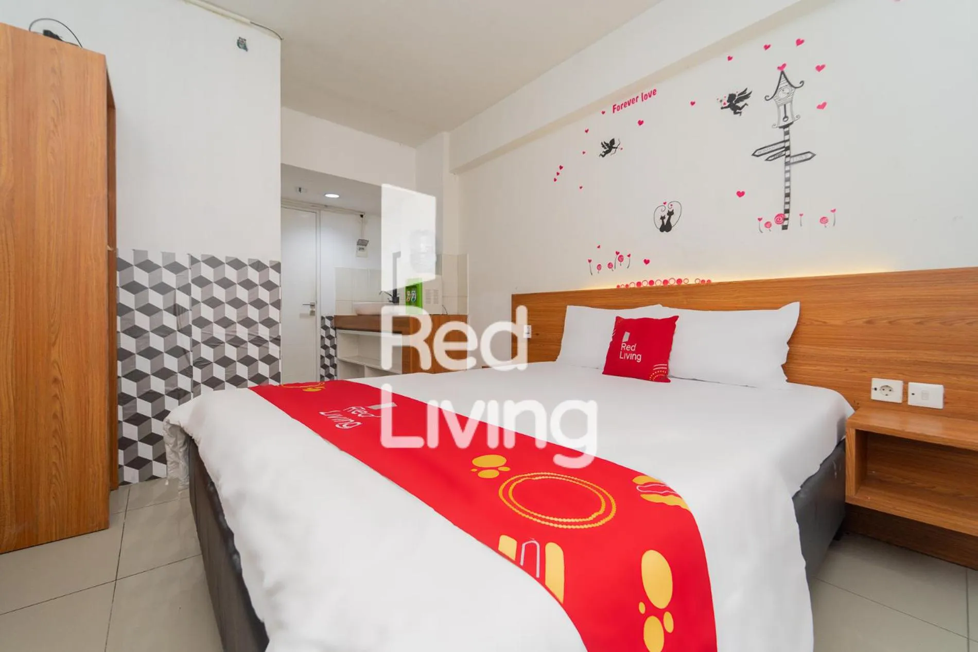 Bedroom, Bed in RedLiving Apartemen Grand Sentraland - Bangde Rooms
