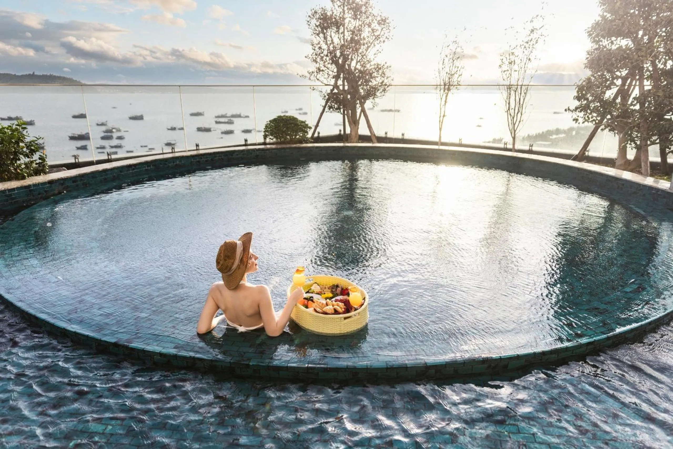 Swimming pool in Sea Stars Hotel Ha Long