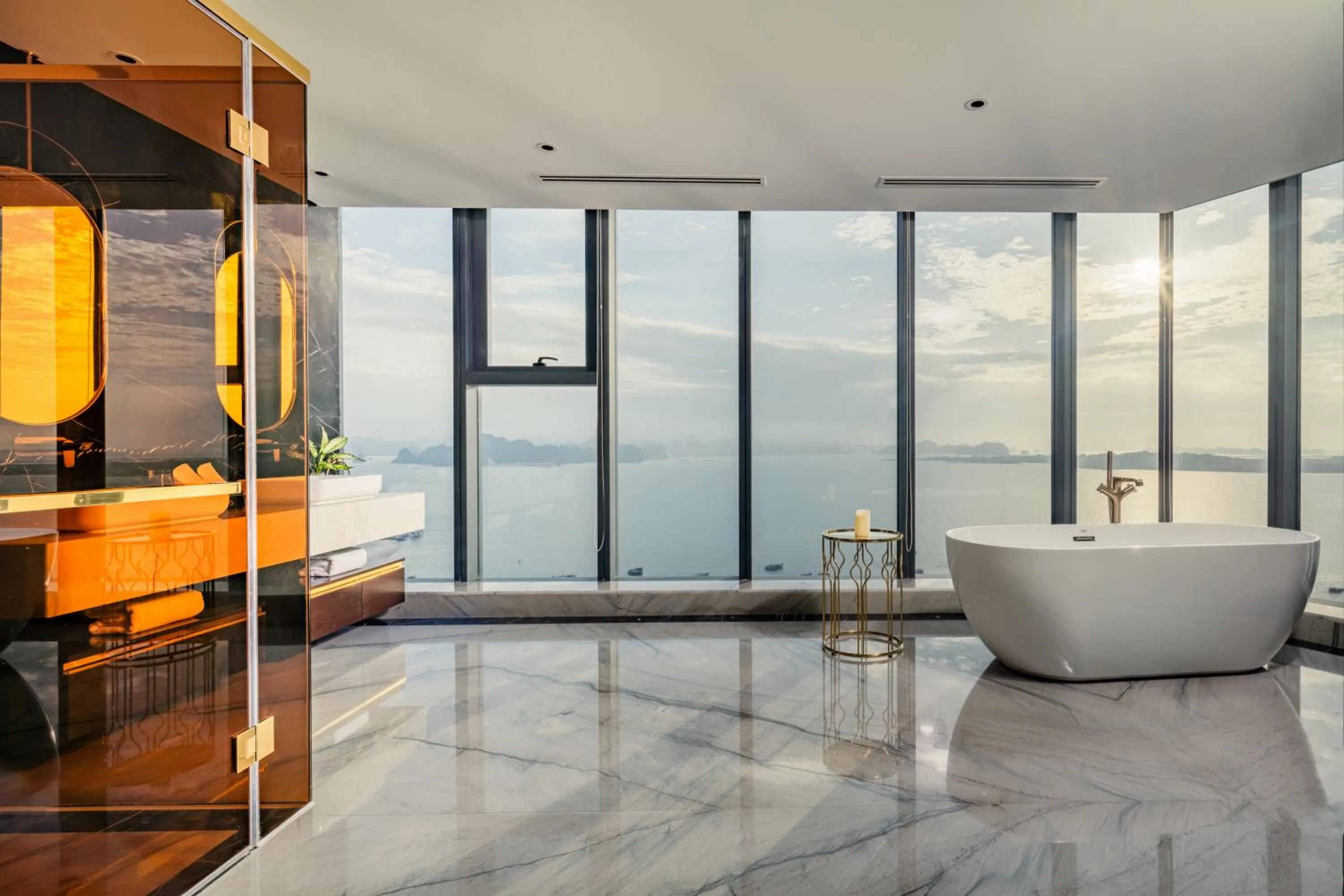 Shower in Sea Stars Hotel Ha Long