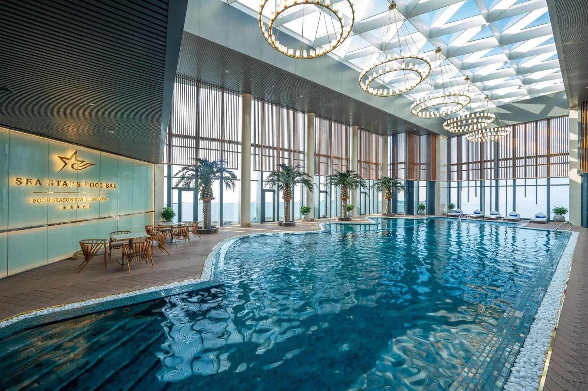 Swimming pool in Sea Stars Hotel Ha Long