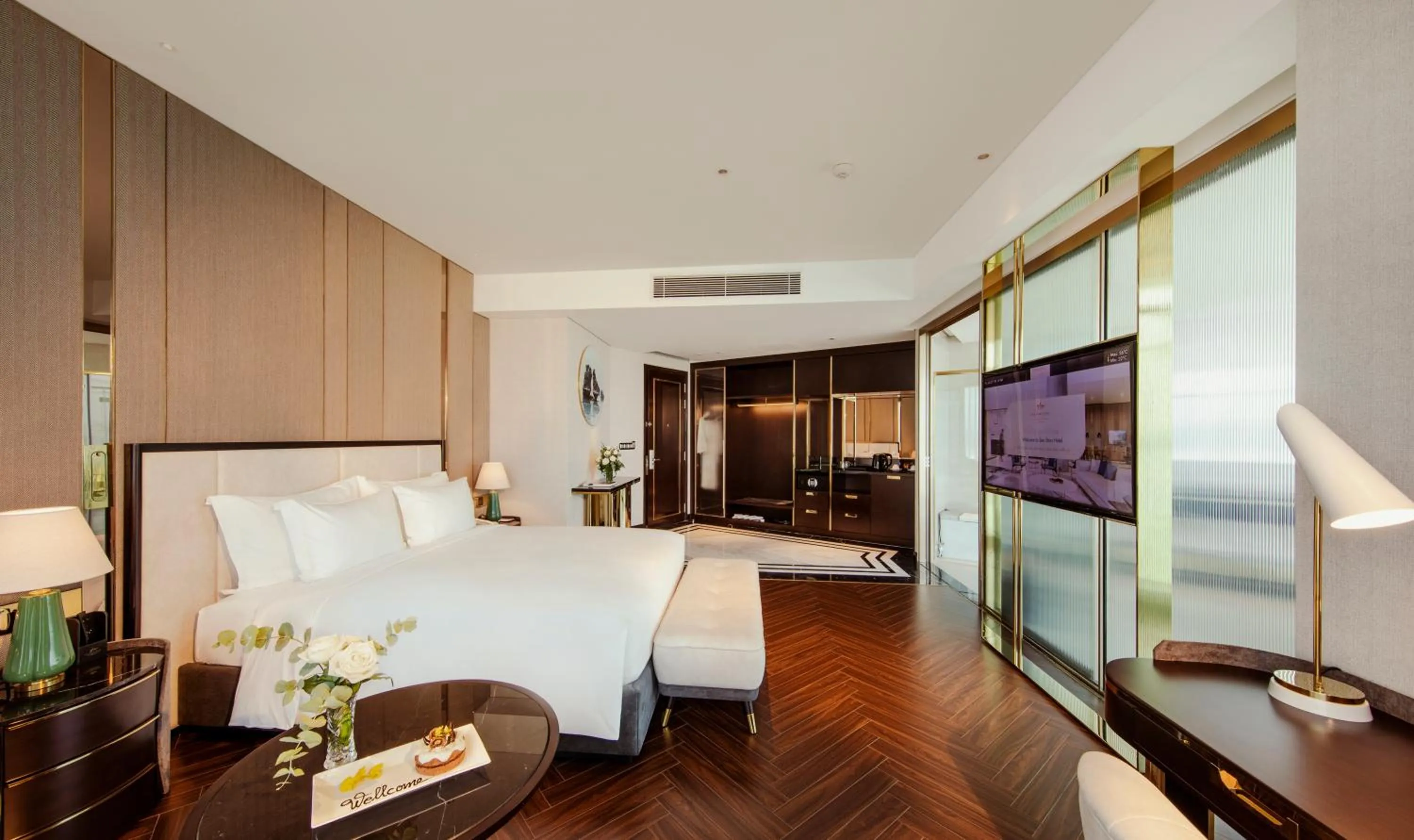 Bed in Sea Stars Hotel Ha Long