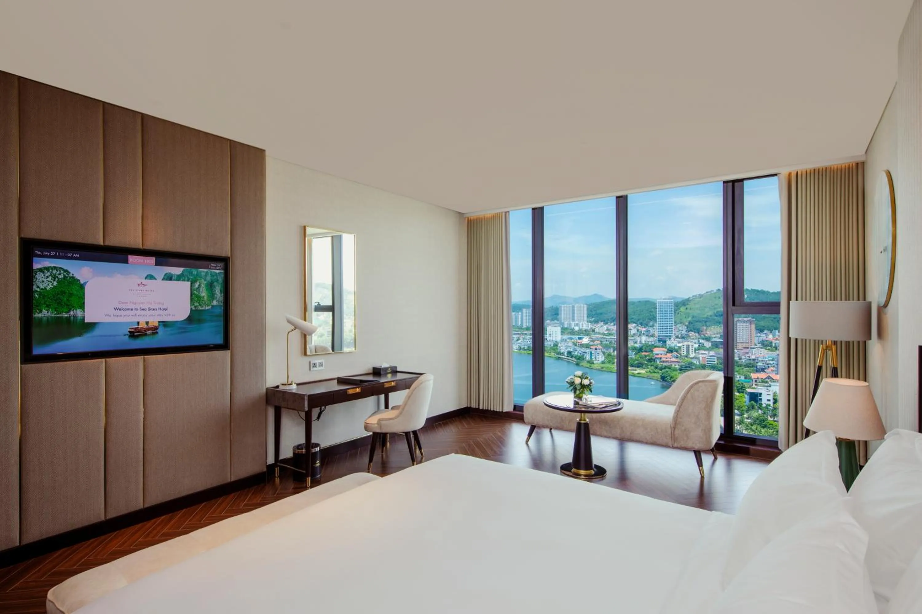 Bed in Sea Stars Hotel Ha Long