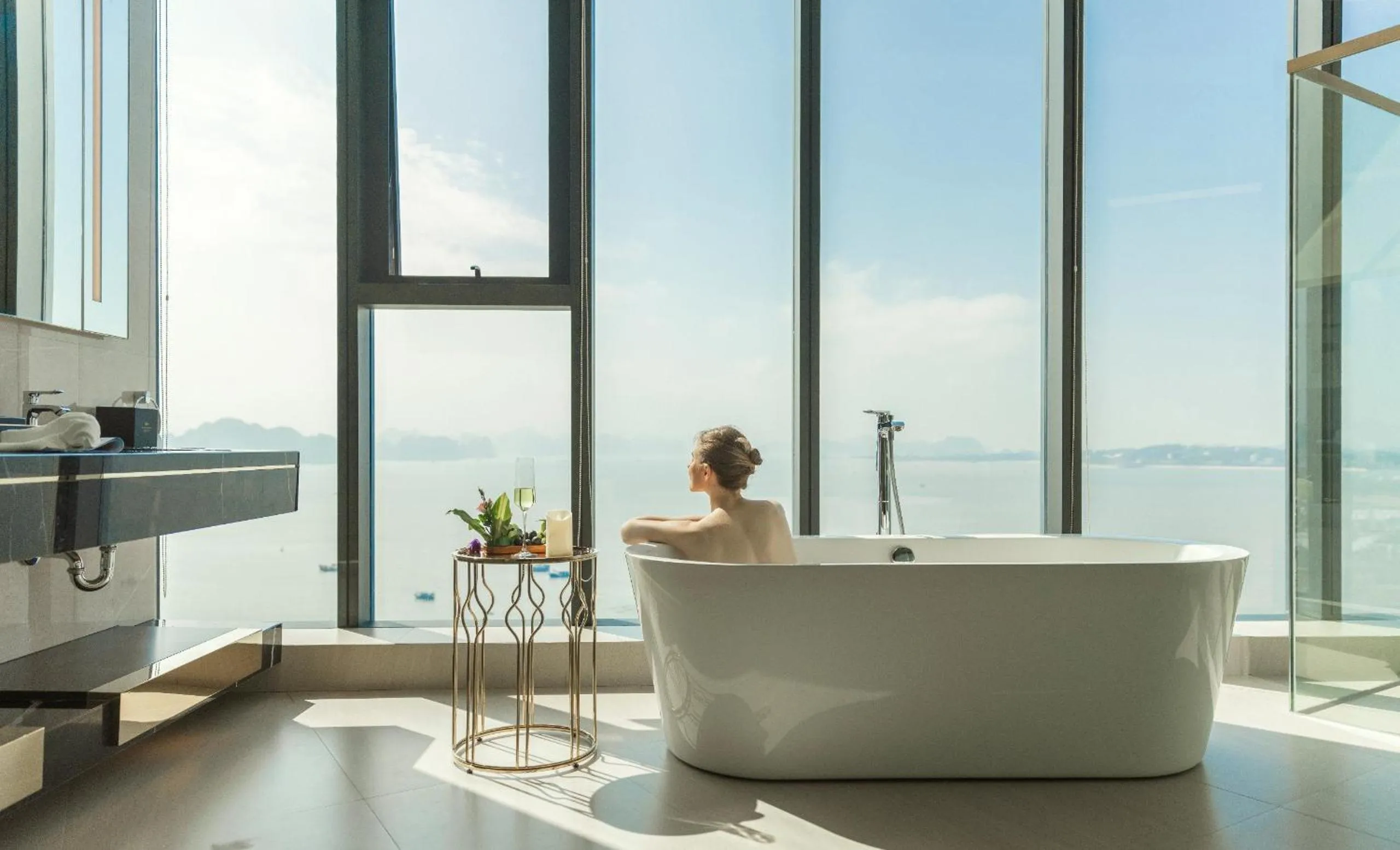 Shower in Sea Stars Hotel Ha Long