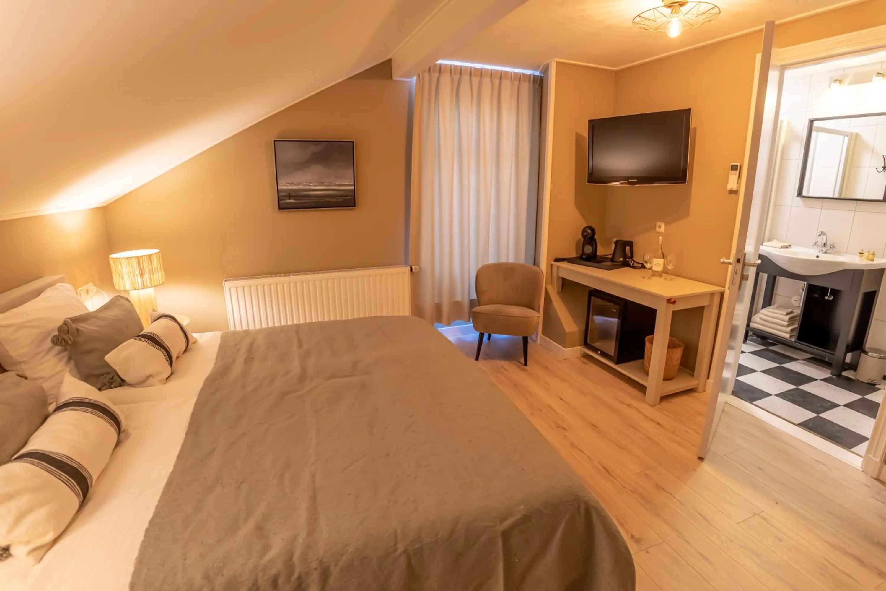 Bed in Hotel Restaurant Toxopeus