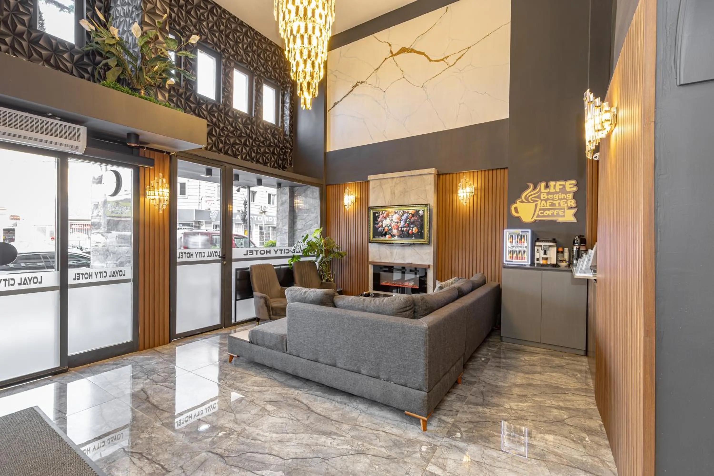 Lobby or reception in BURSA GRAND LOYAL CiTY HOTEL