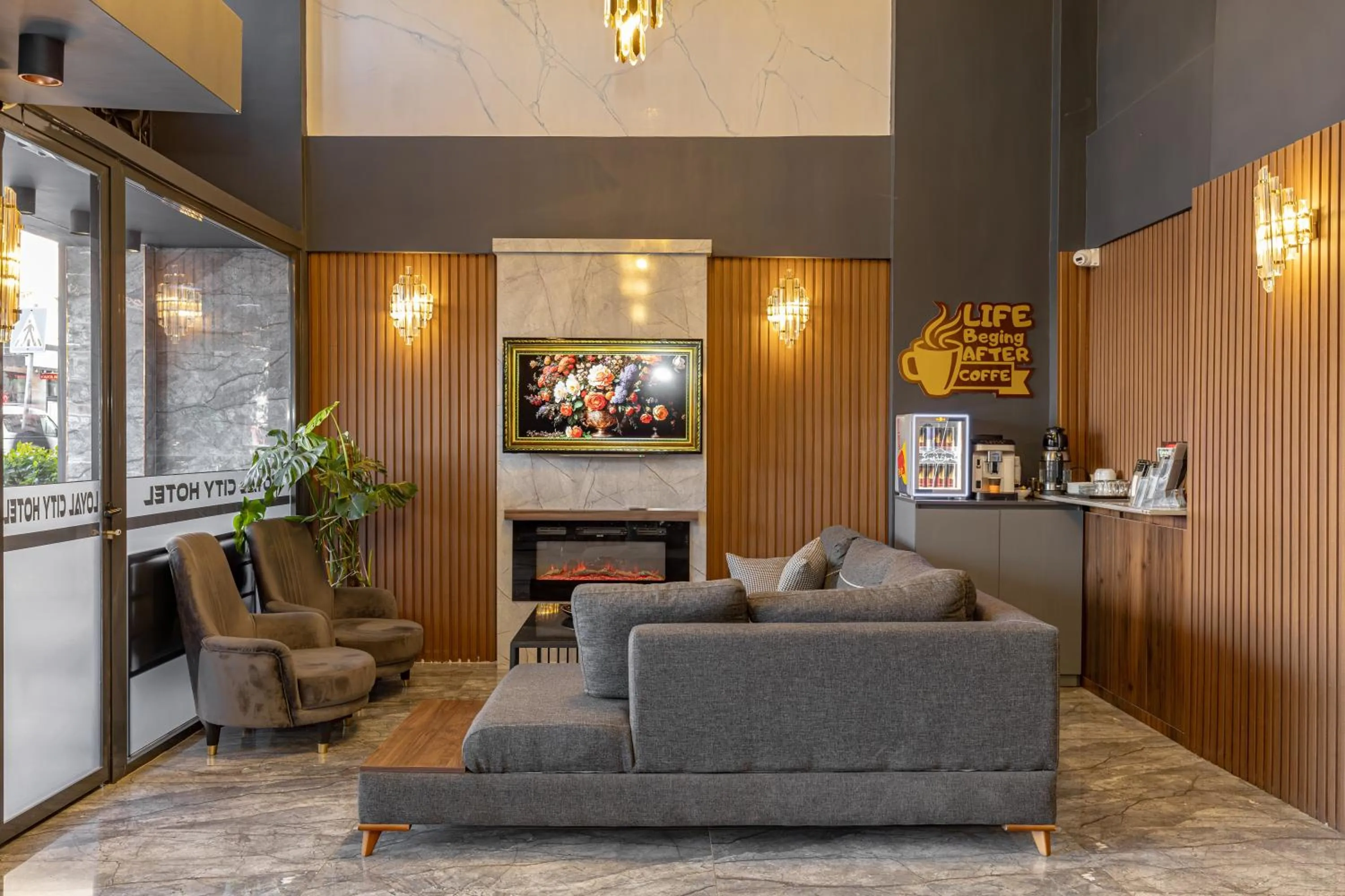 Lobby or reception in BURSA GRAND LOYAL CiTY HOTEL