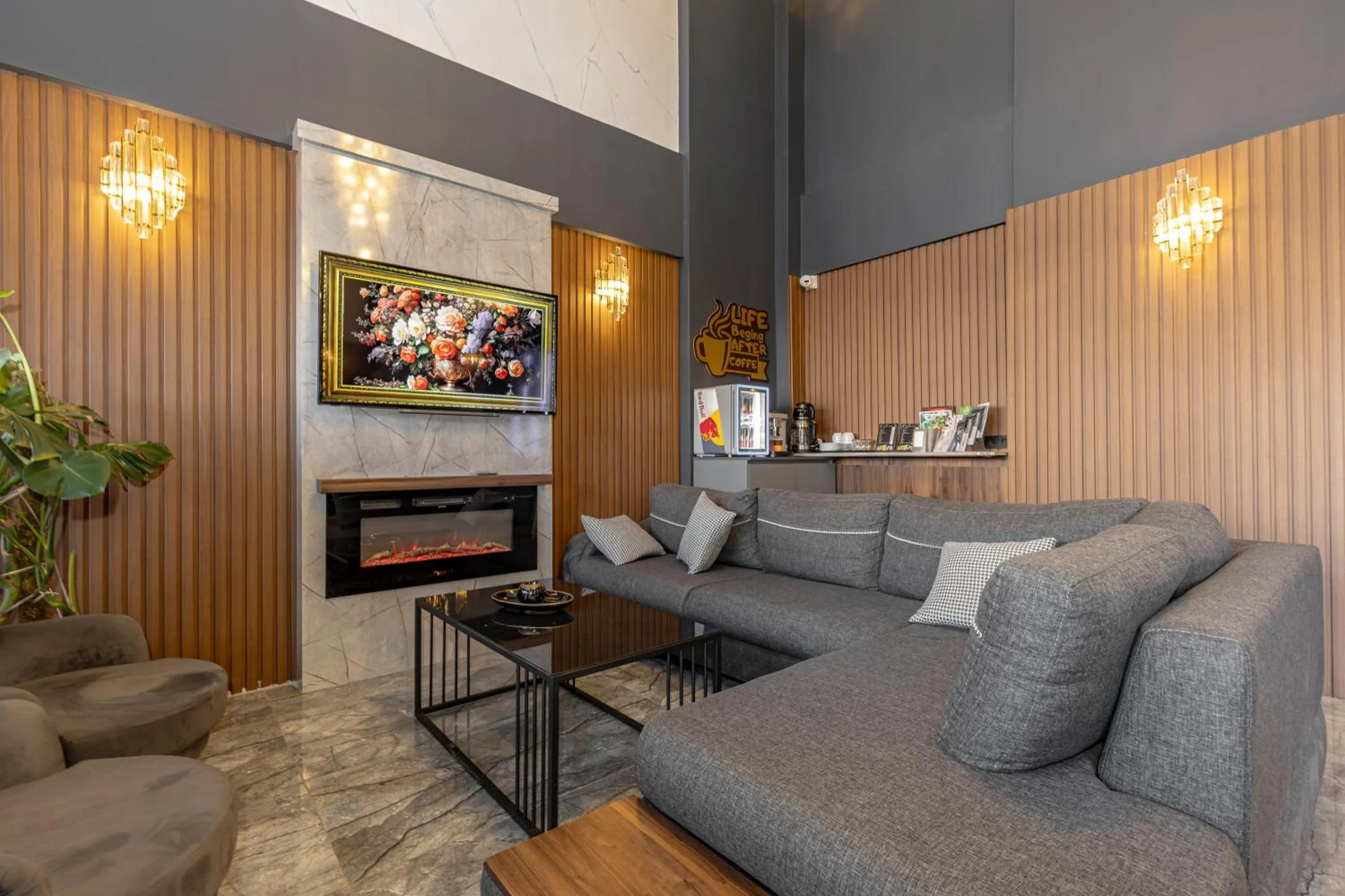 Lobby or reception in BURSA GRAND LOYAL CiTY HOTEL