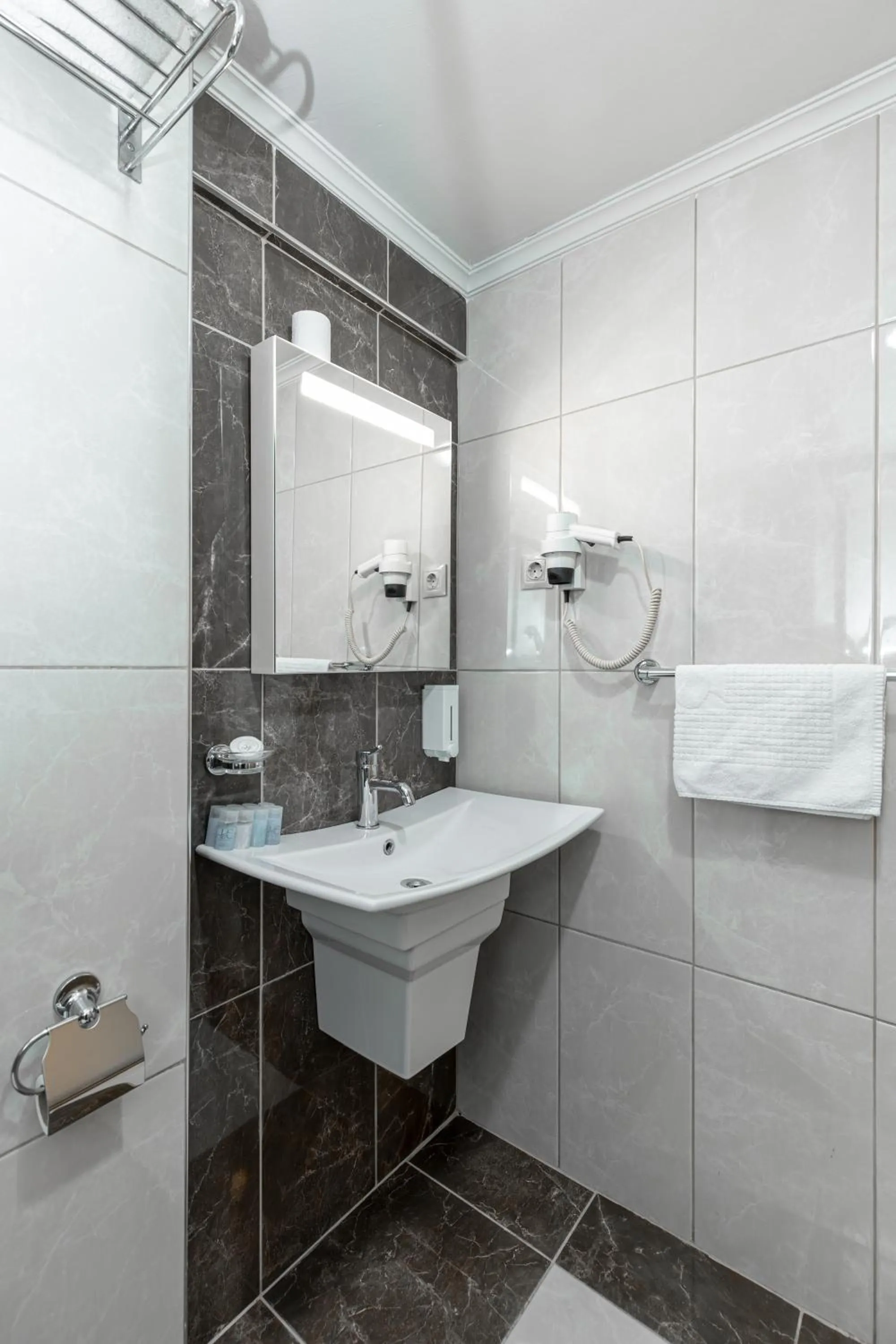 Bathroom in BURSA GRAND LOYAL CiTY HOTEL