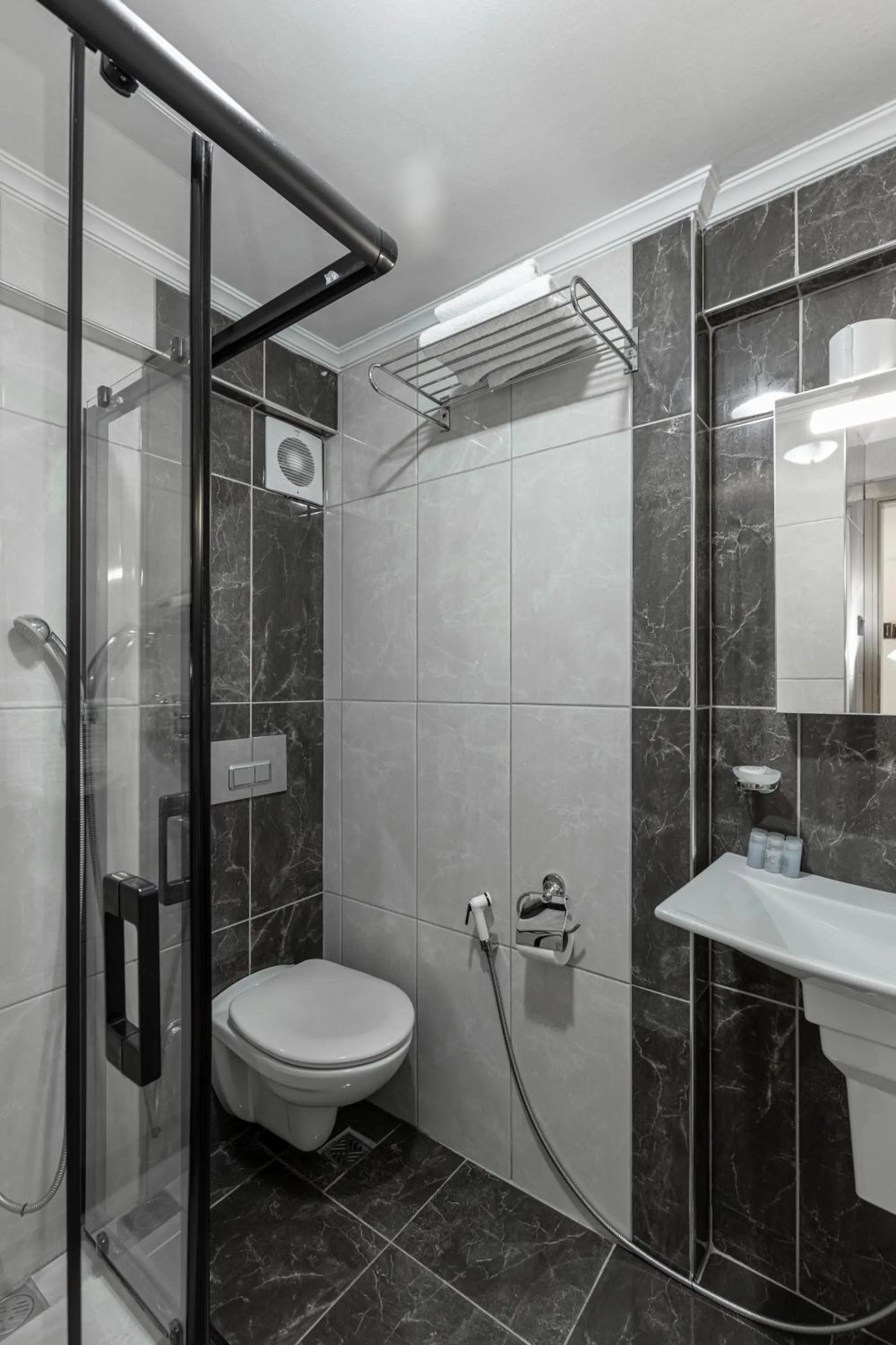 Bathroom in BURSA GRAND LOYAL CiTY HOTEL