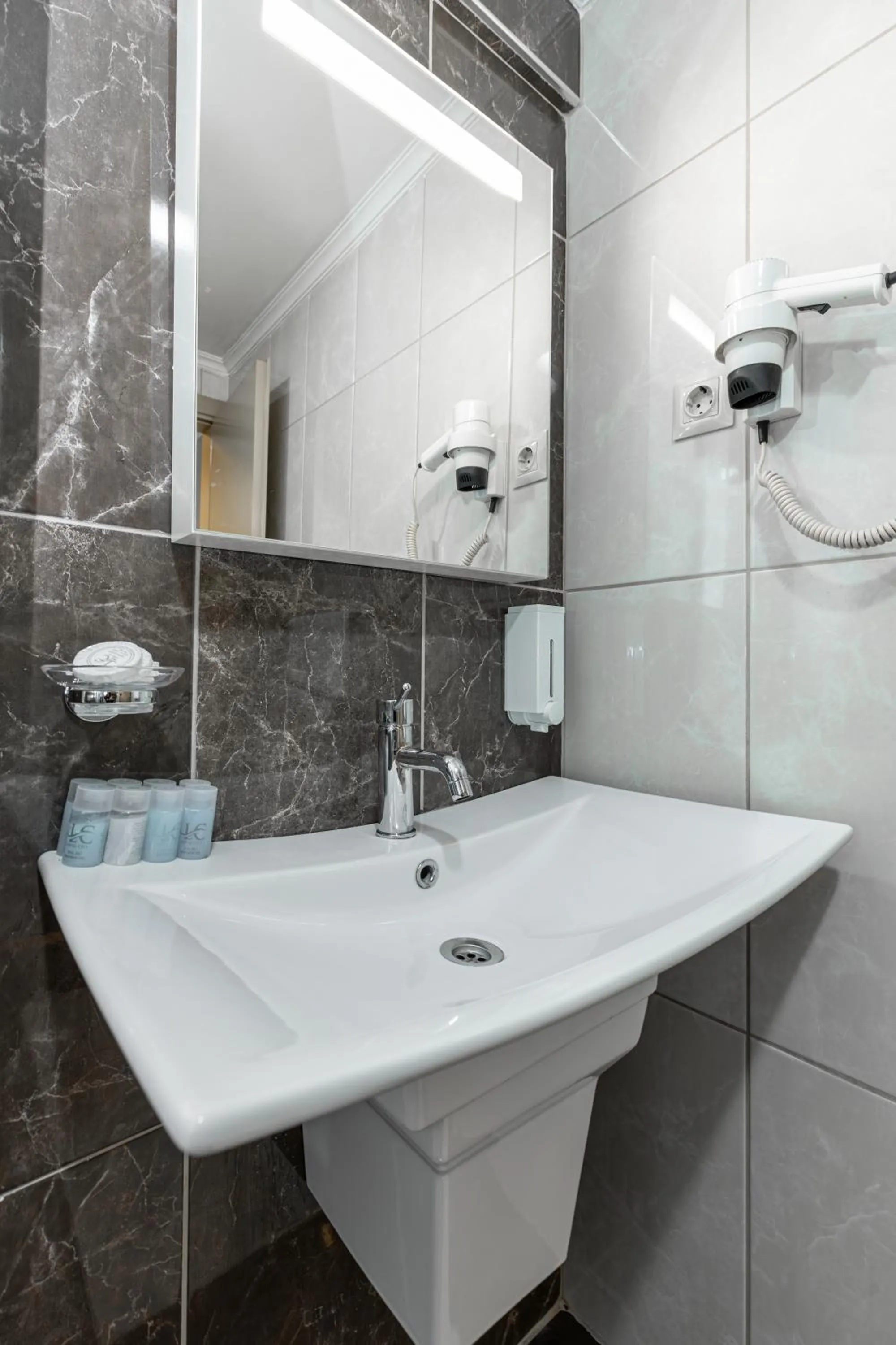 Bathroom in BURSA GRAND LOYAL CiTY HOTEL