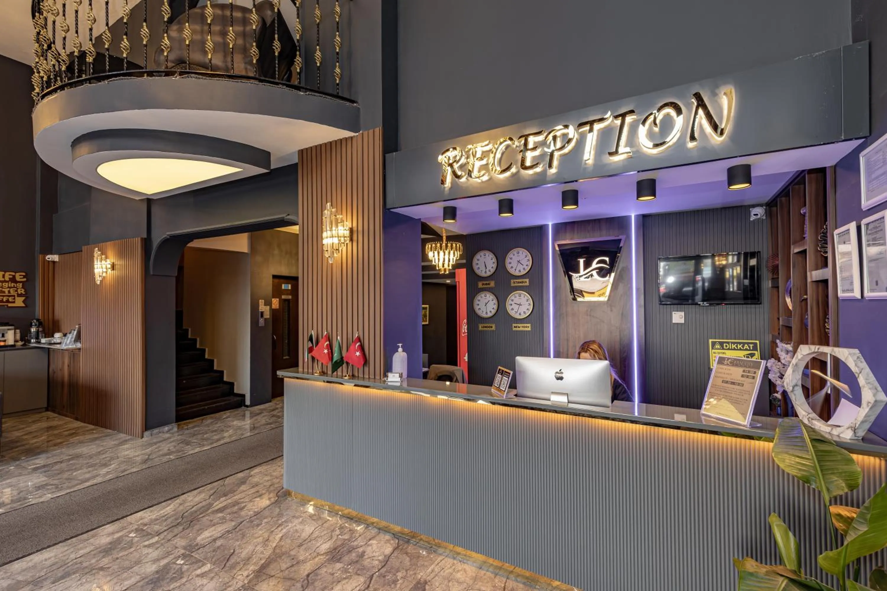 Lobby or reception in BURSA GRAND LOYAL CiTY HOTEL