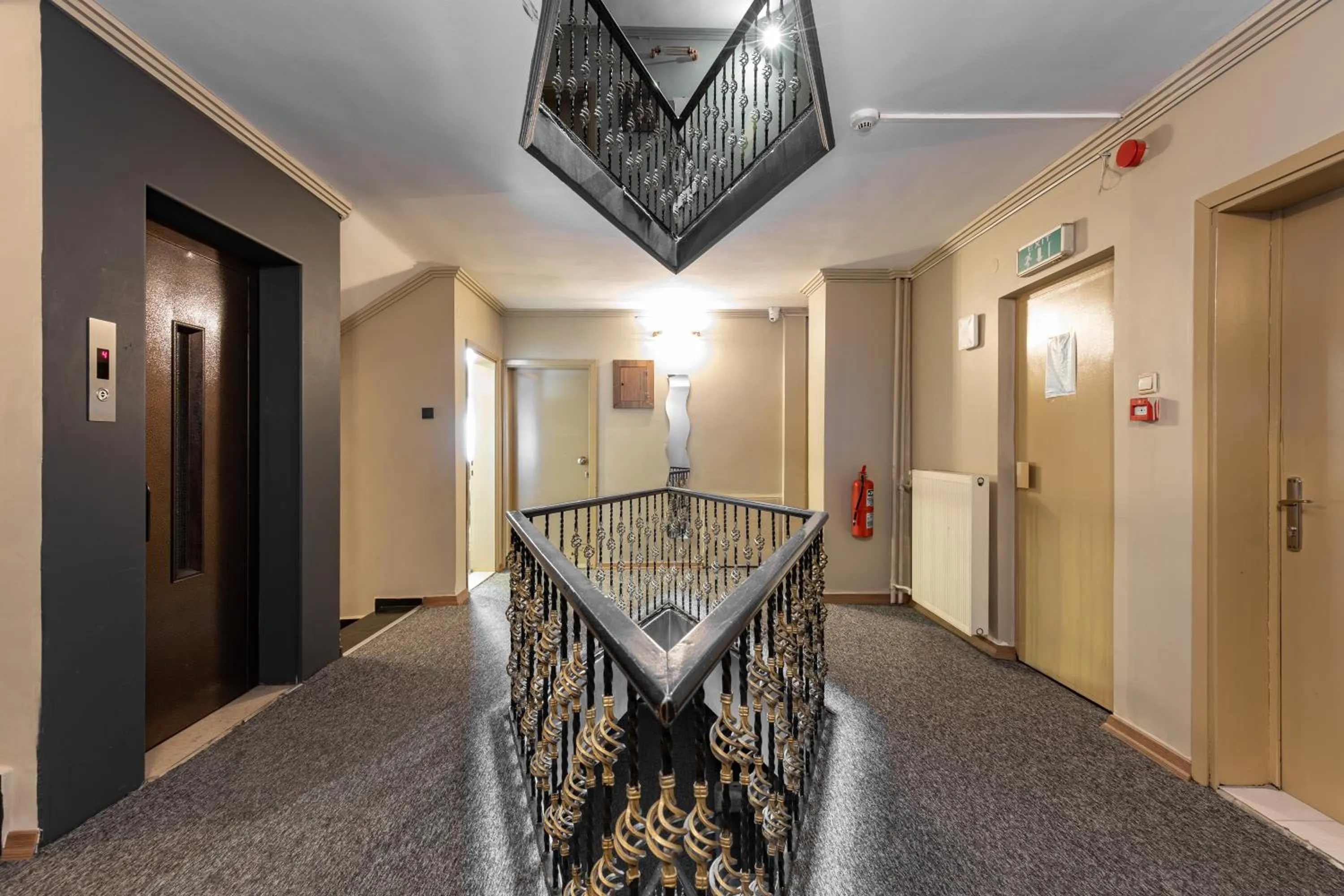 elevator in BURSA GRAND LOYAL CiTY HOTEL