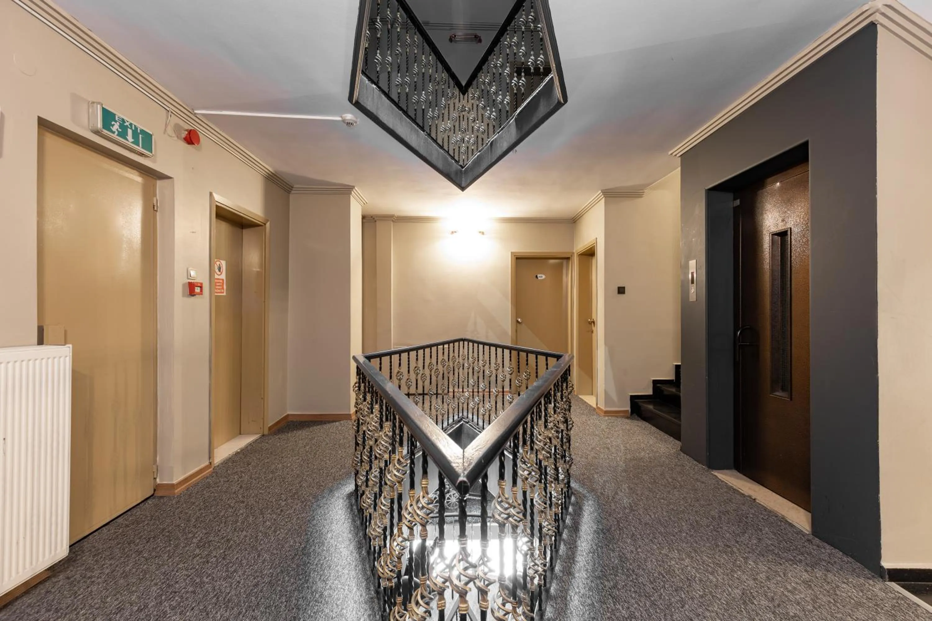 elevator in BURSA GRAND LOYAL CiTY HOTEL