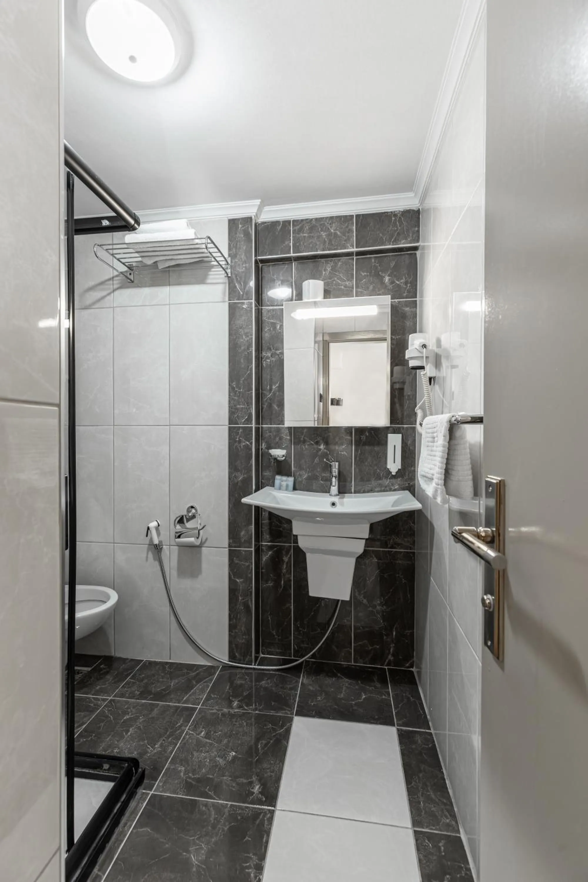 Bathroom in BURSA GRAND LOYAL CiTY HOTEL