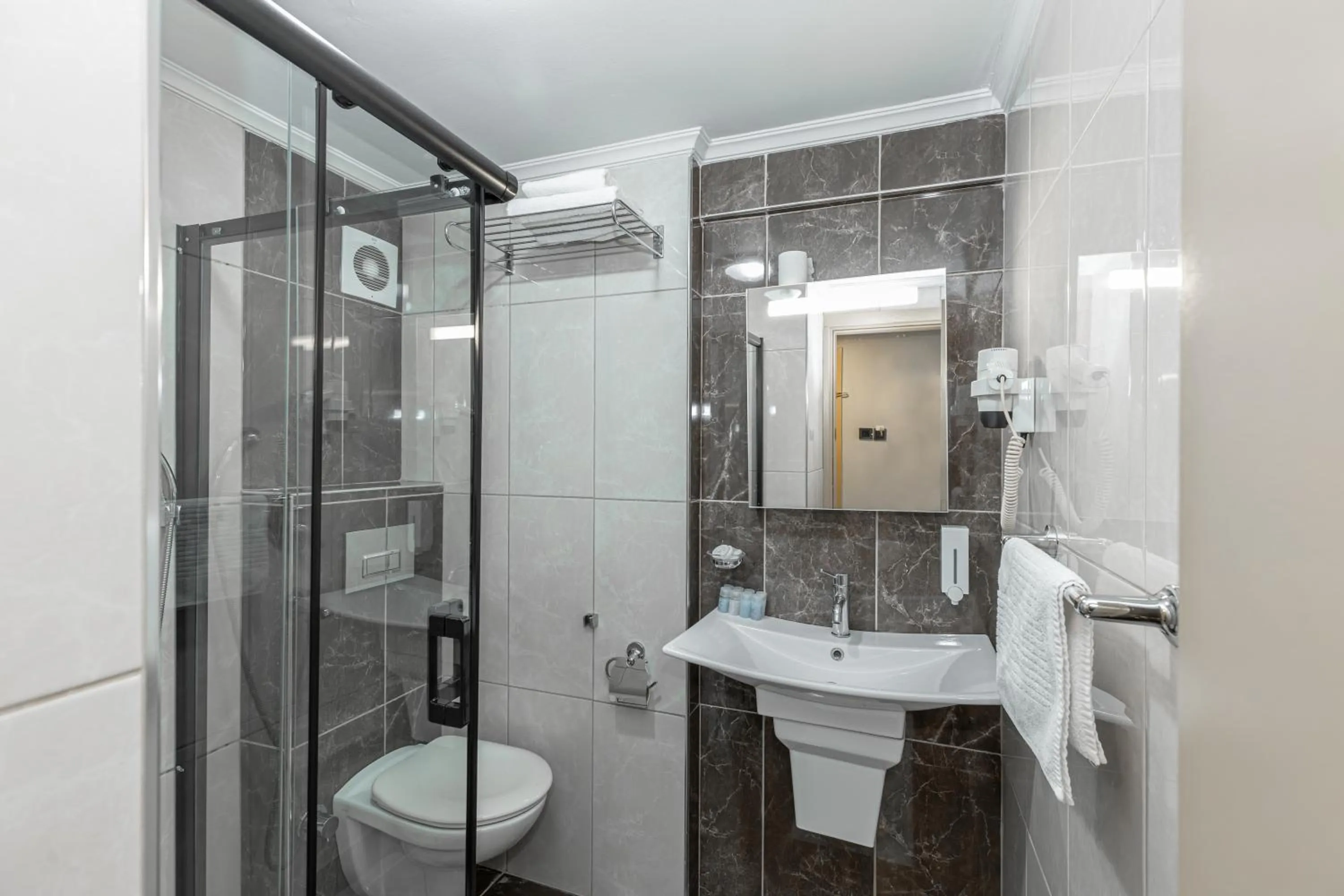 Bathroom in BURSA GRAND LOYAL CiTY HOTEL