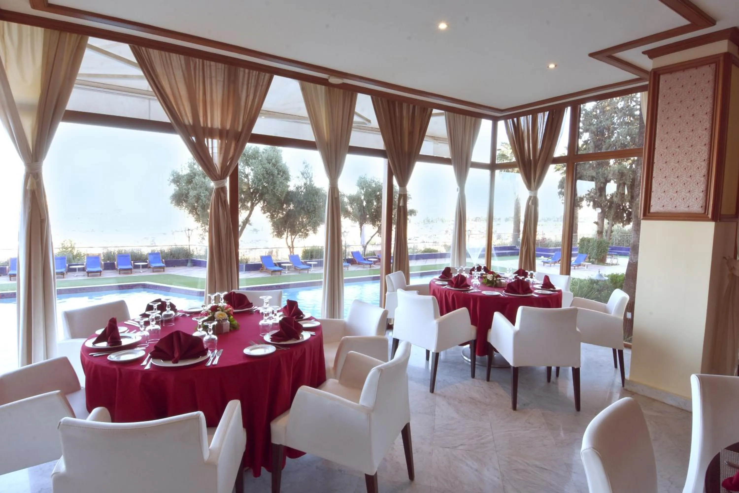 Restaurant/places to eat in Les Mérinides