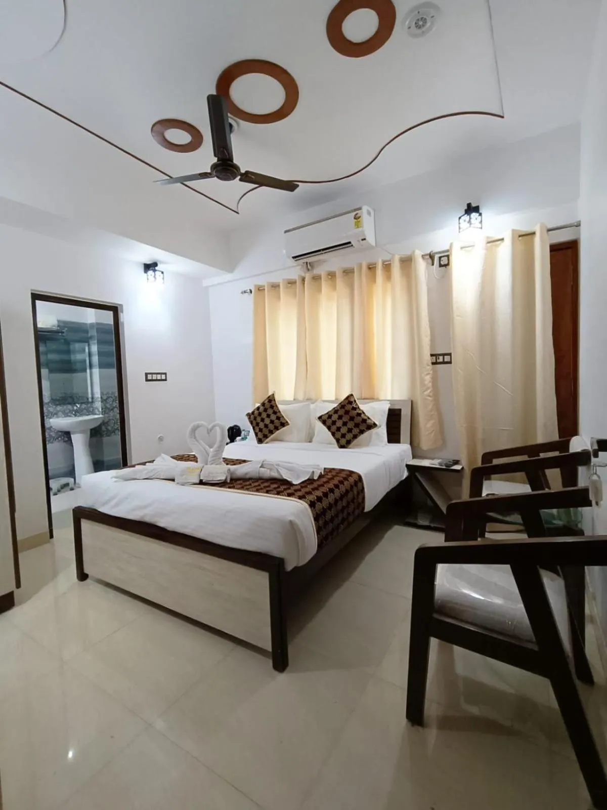 Bed in Hotel Aman Residency