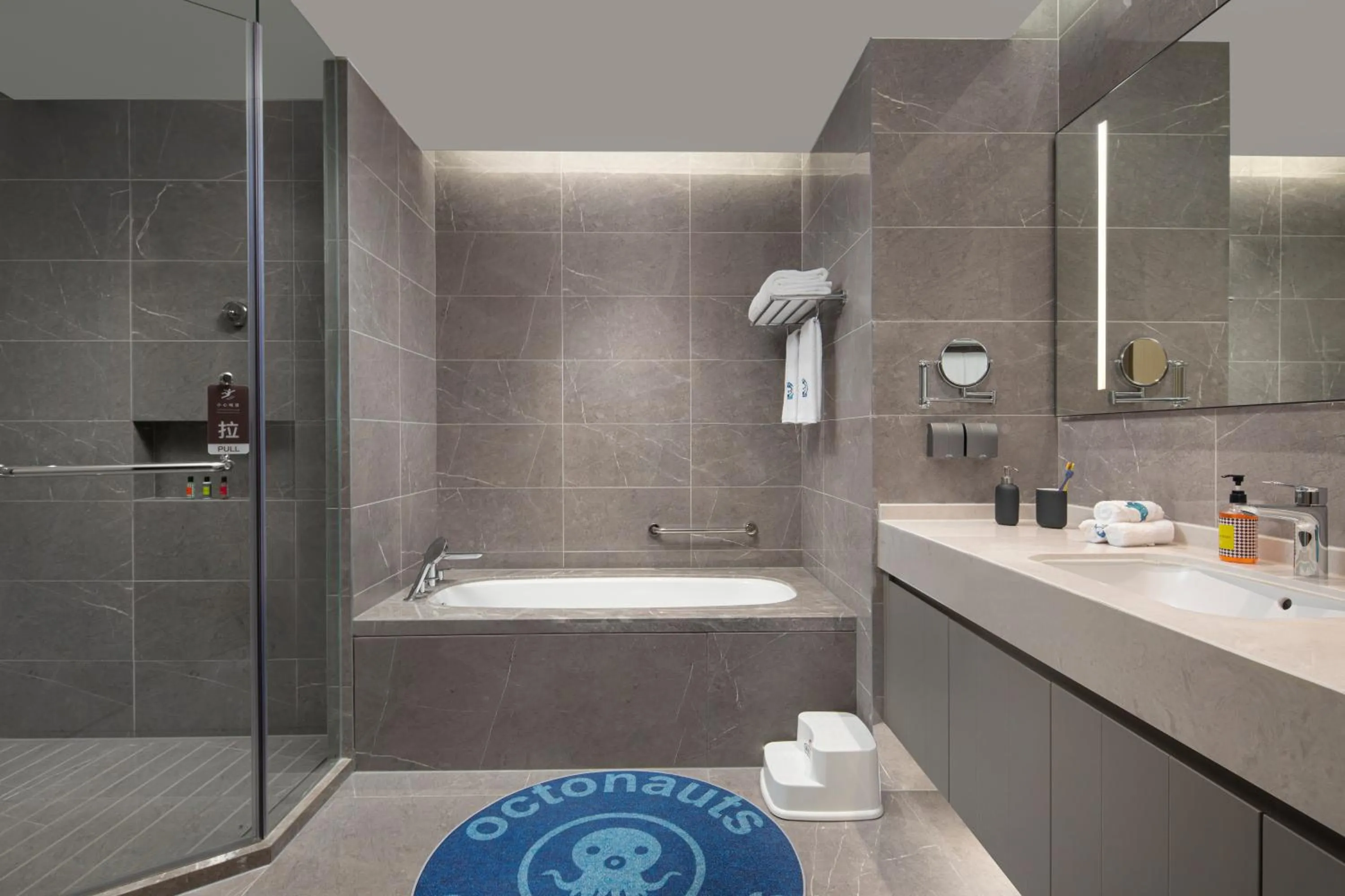 Shower in Qingshan Lake Tianlan Hotel Hangzhou