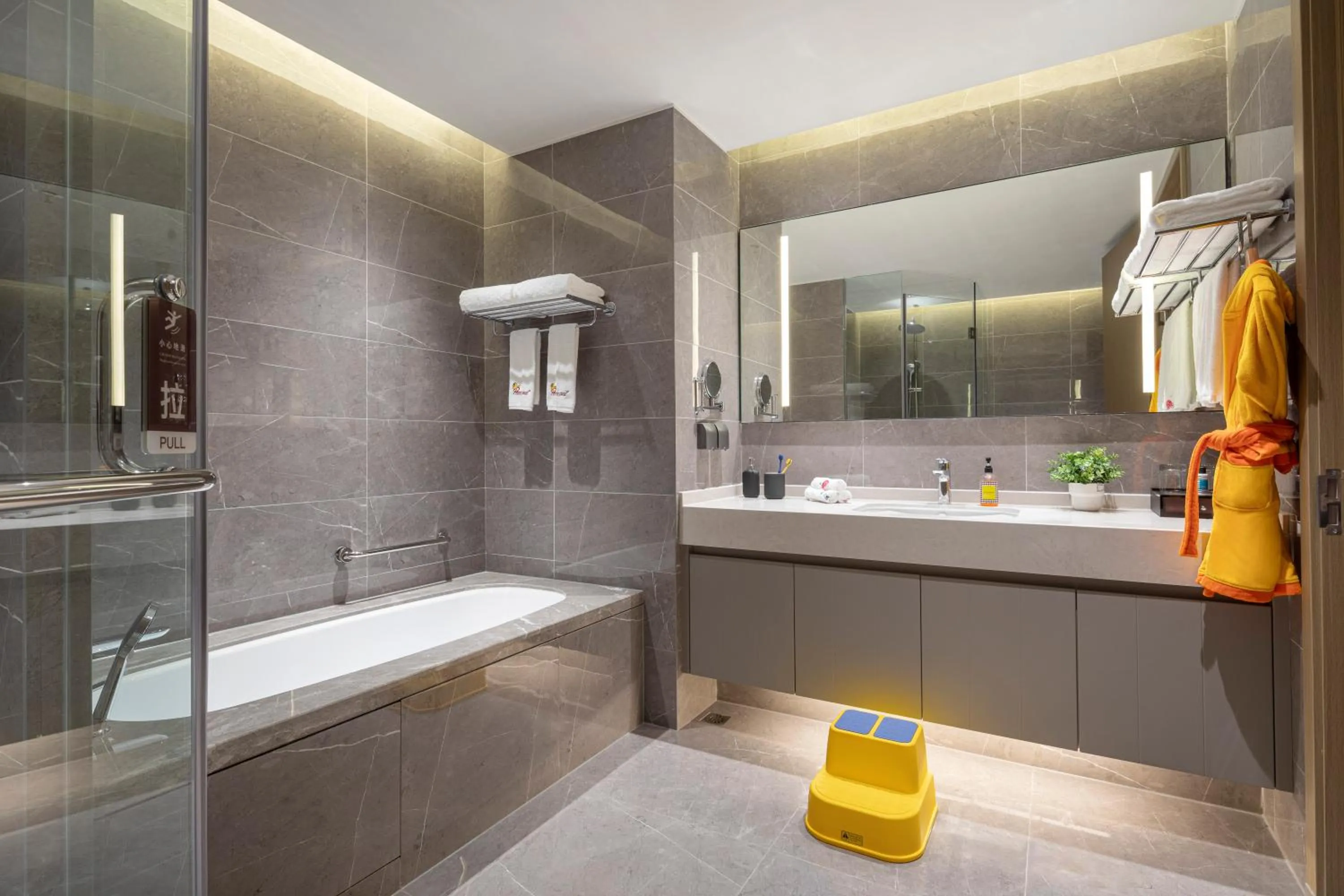 Shower in Qingshan Lake Tianlan Hotel Hangzhou