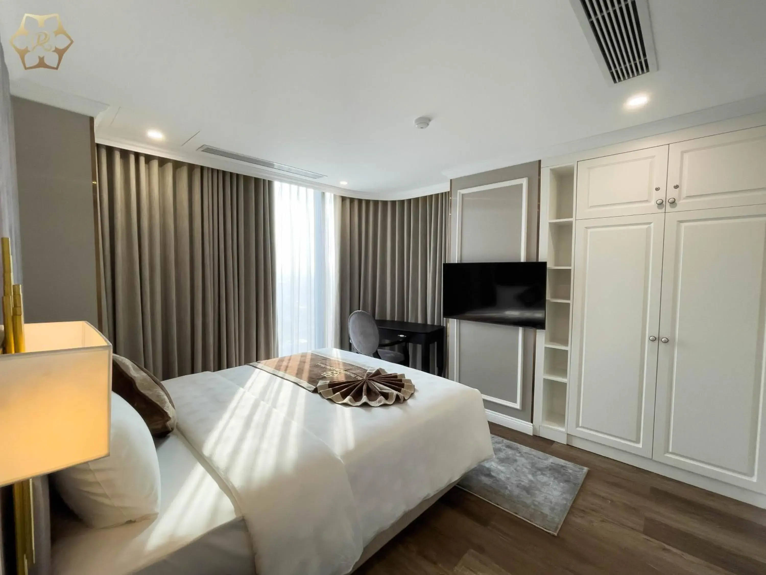 Deluxe Apartment in Cửa Đông Luxury Hotel Deluxe Apartment in Cửa Đông Luxury Hotel