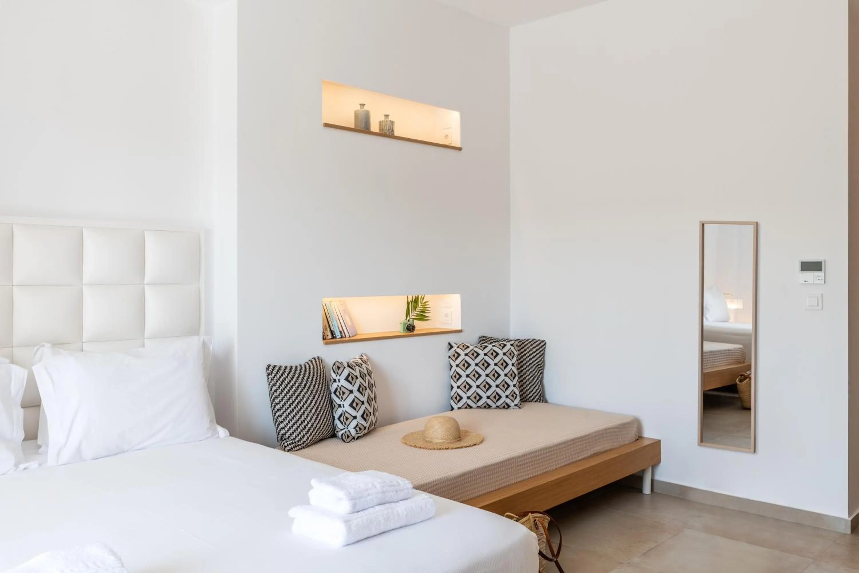 Living room, Bed in Mykonaki Hotel