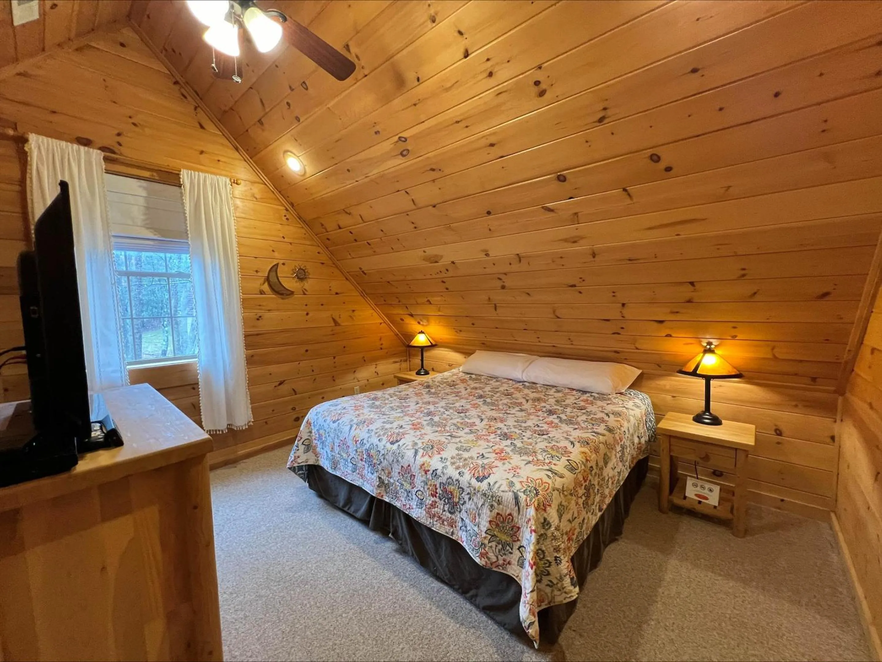 Property building, Bed in Evergreen