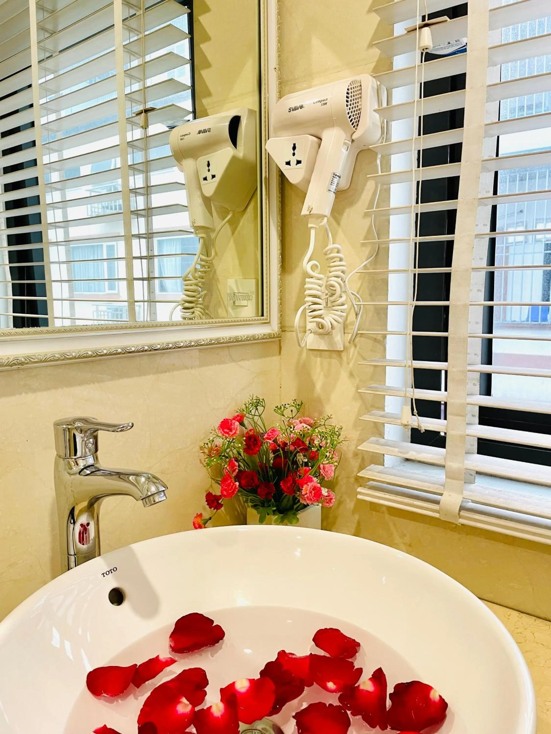 Bathroom in Diamond Hotel Ha Noi