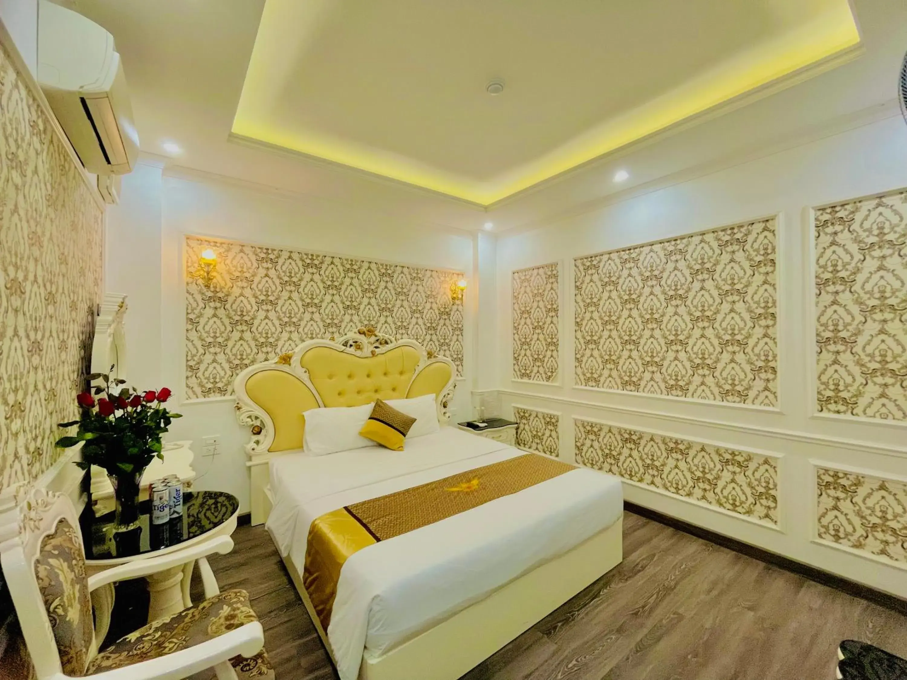 Standard King Room in Diamond Hotel Ha Noi Standard King Room in Diamond Hotel Ha Noi